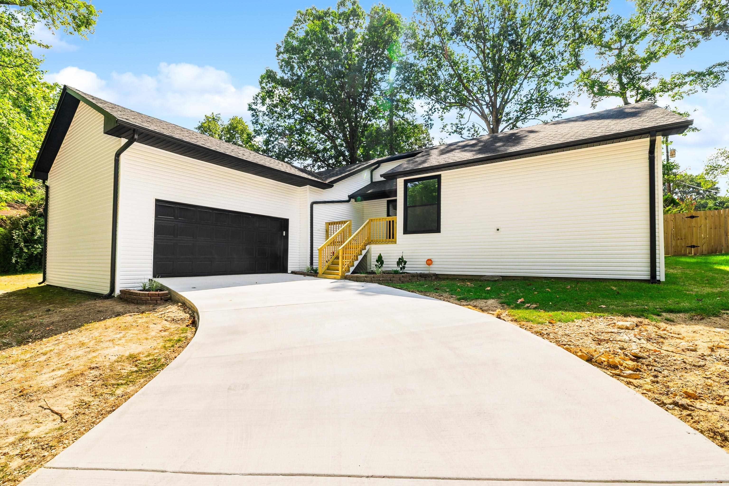 2711 Janet  Benton, AR