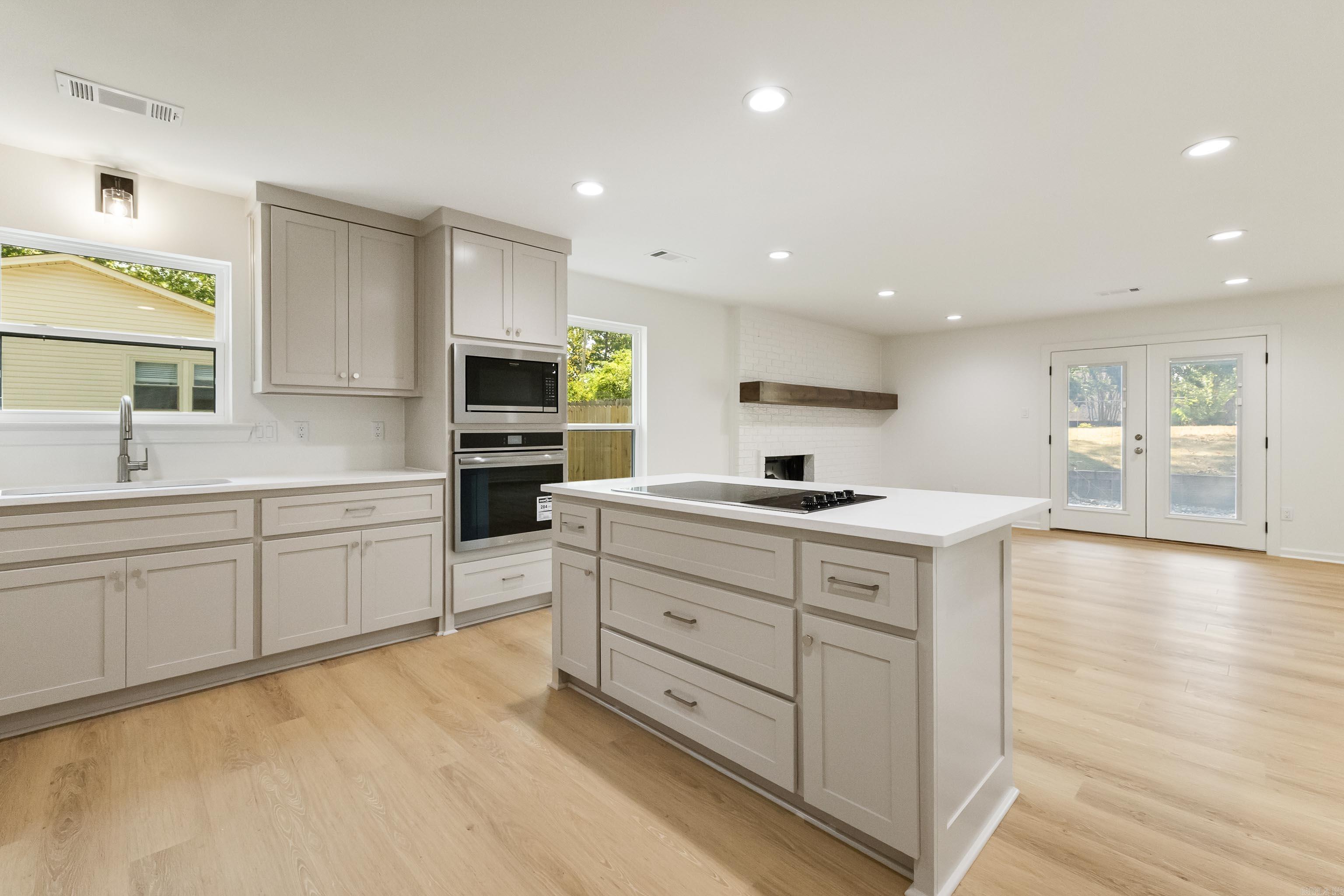 2711 Janet  Benton, AR