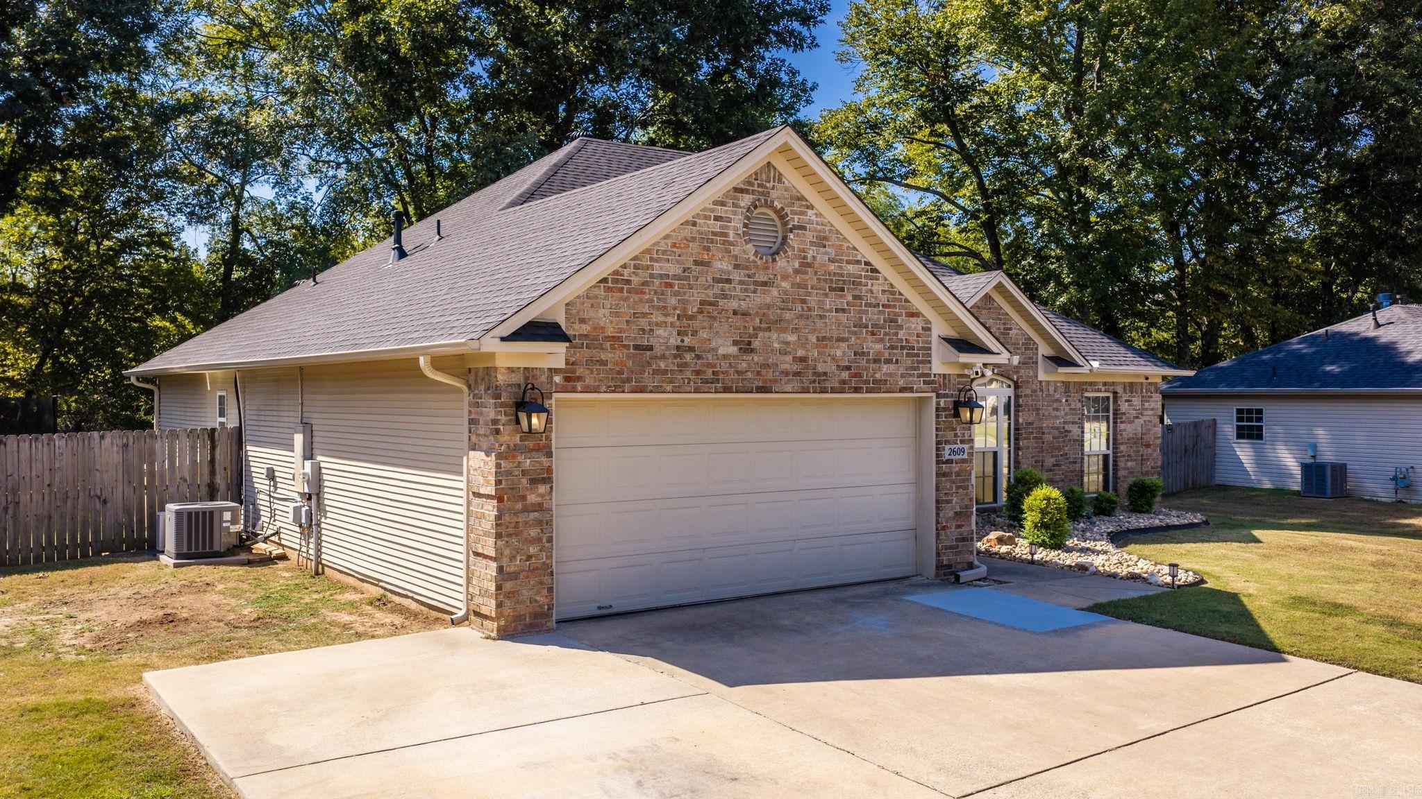 2609 Shadowcreek Drive — photo 3