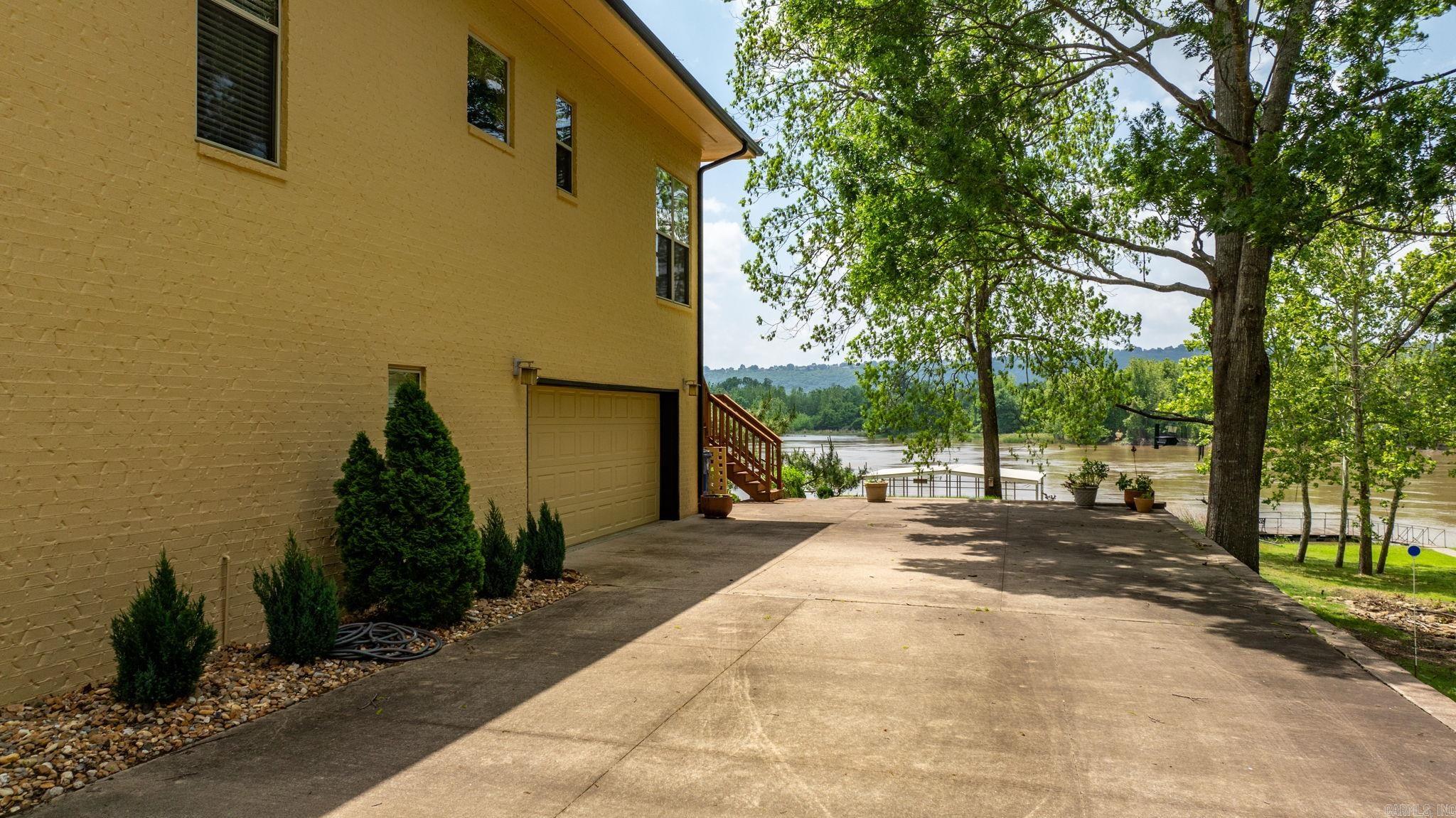 7 Crystal Mountain Cove Maumelle, AR 72113