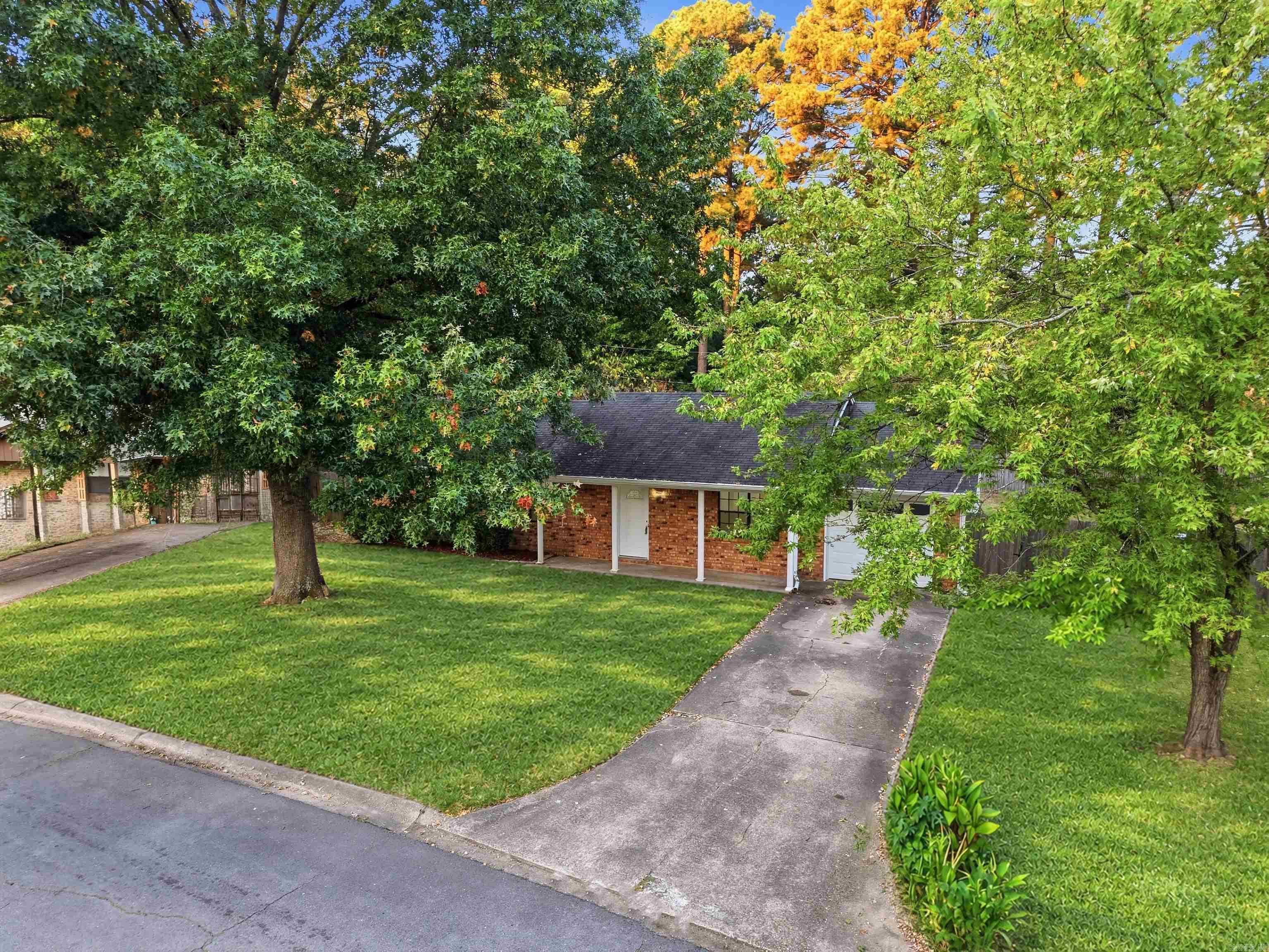 2301 Carywood Dr  Bryant, AR
