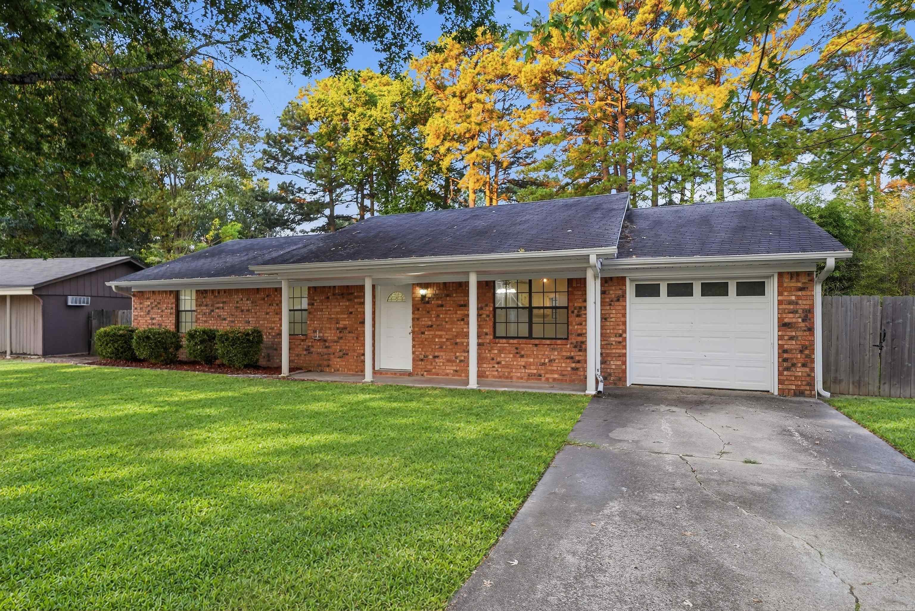2301 Carywood Dr  Bryant, AR