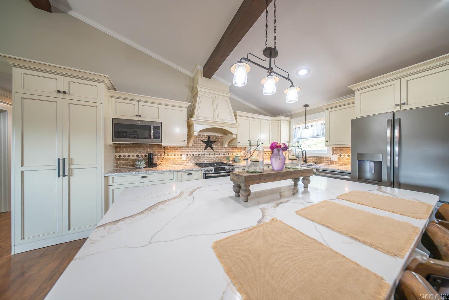 1387 County Road 201  Alton, MO