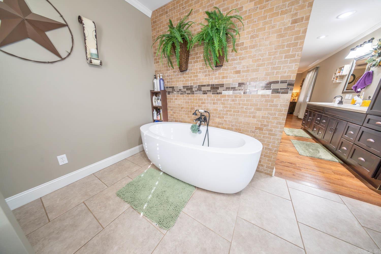 1387 County Road 201  Alton, MO