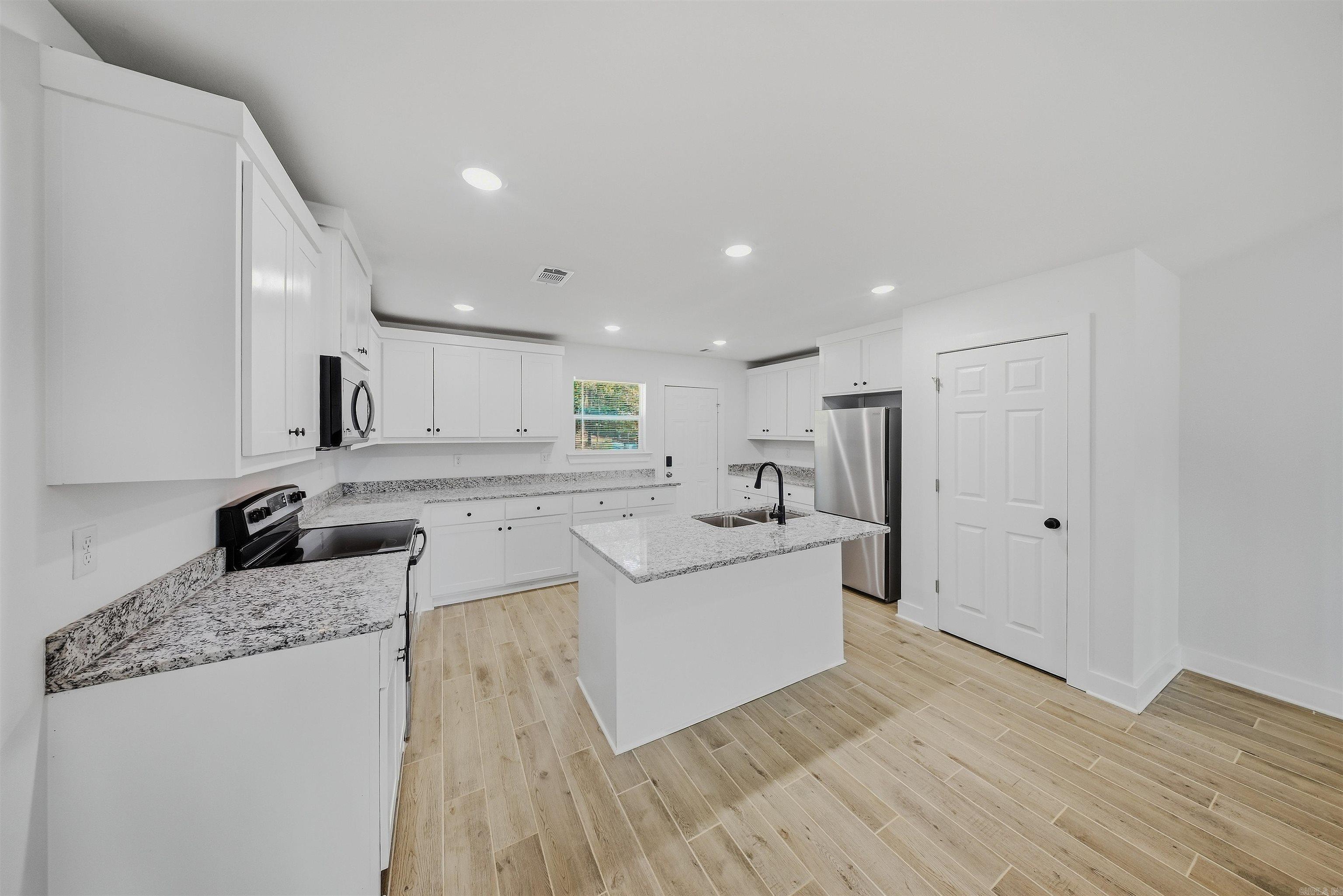 137 Coal Mountain  El Paso, AR