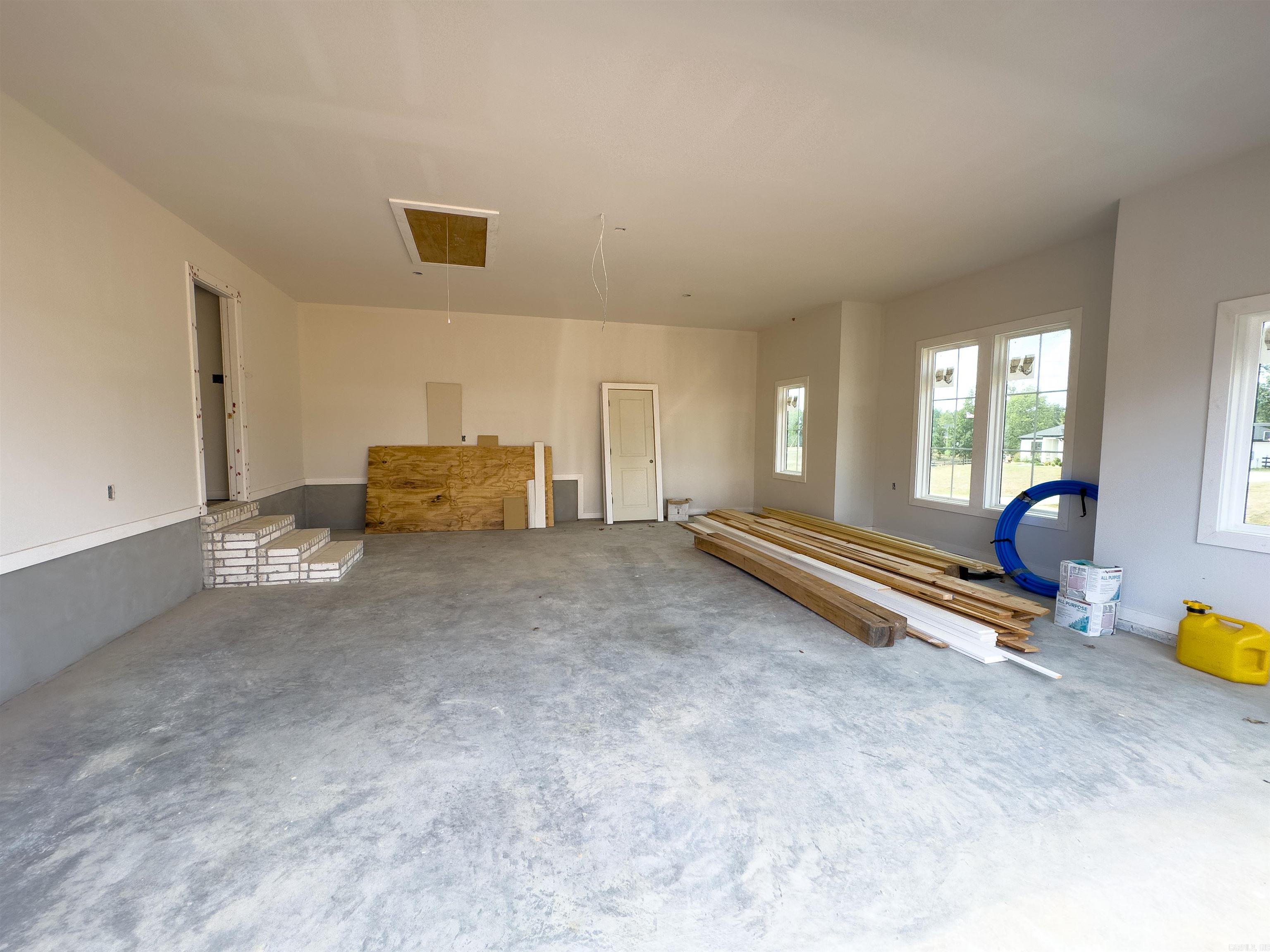 1033 Creekwood Cir — photo 3