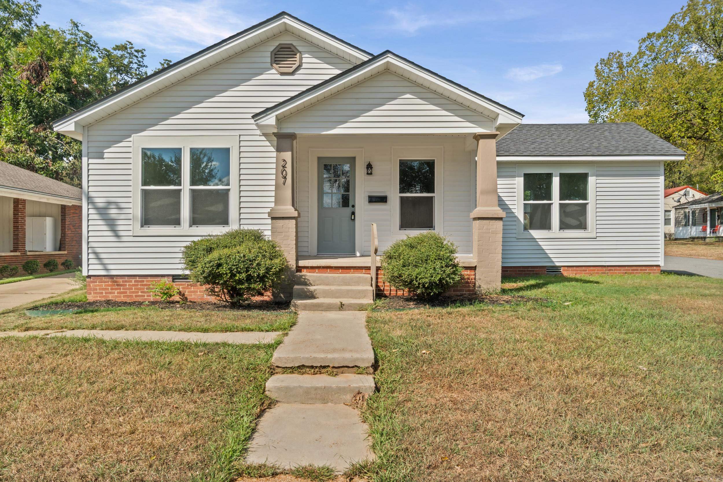 207 N. Sowell St. — exterior