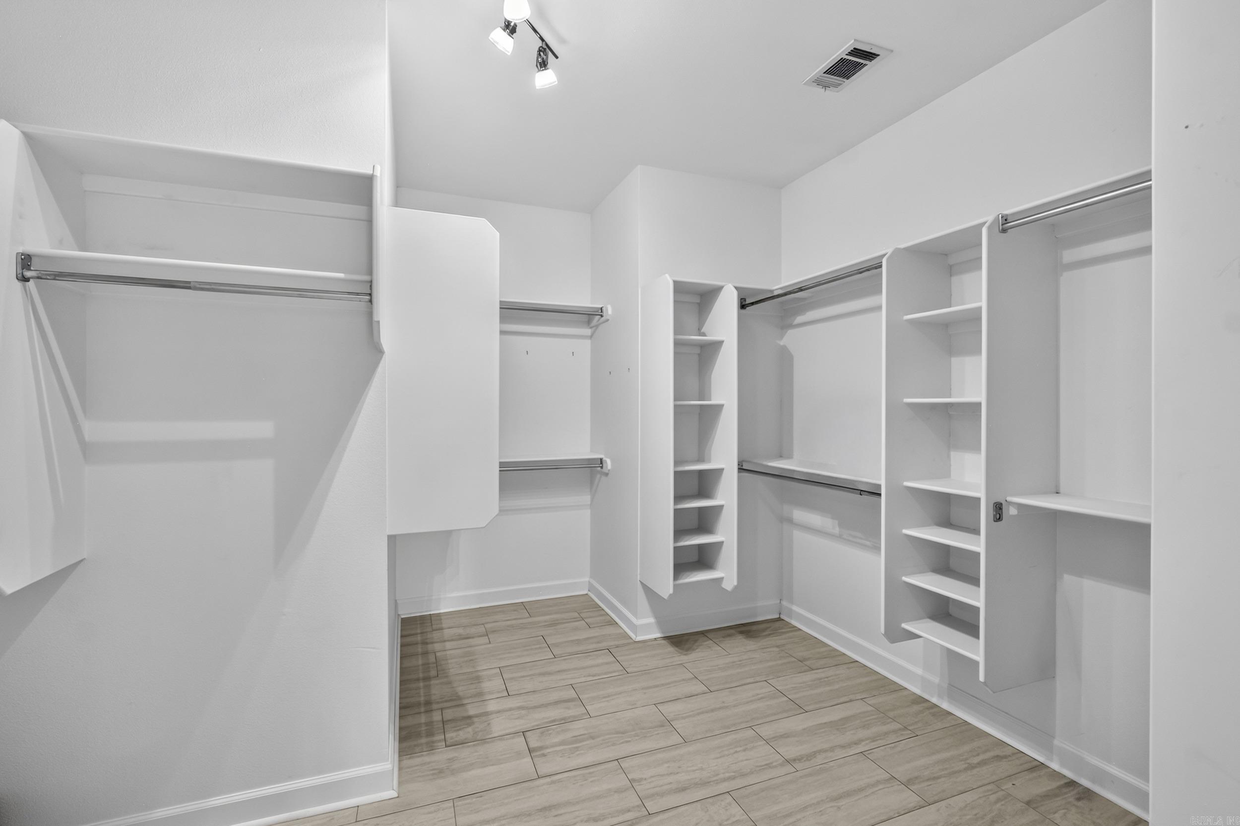 5529 Village  Benton, AR