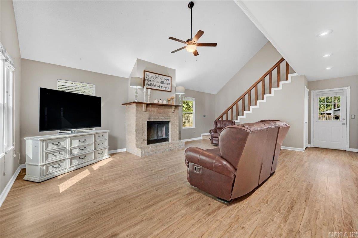 7 Oak Forest Cove — photo 4
