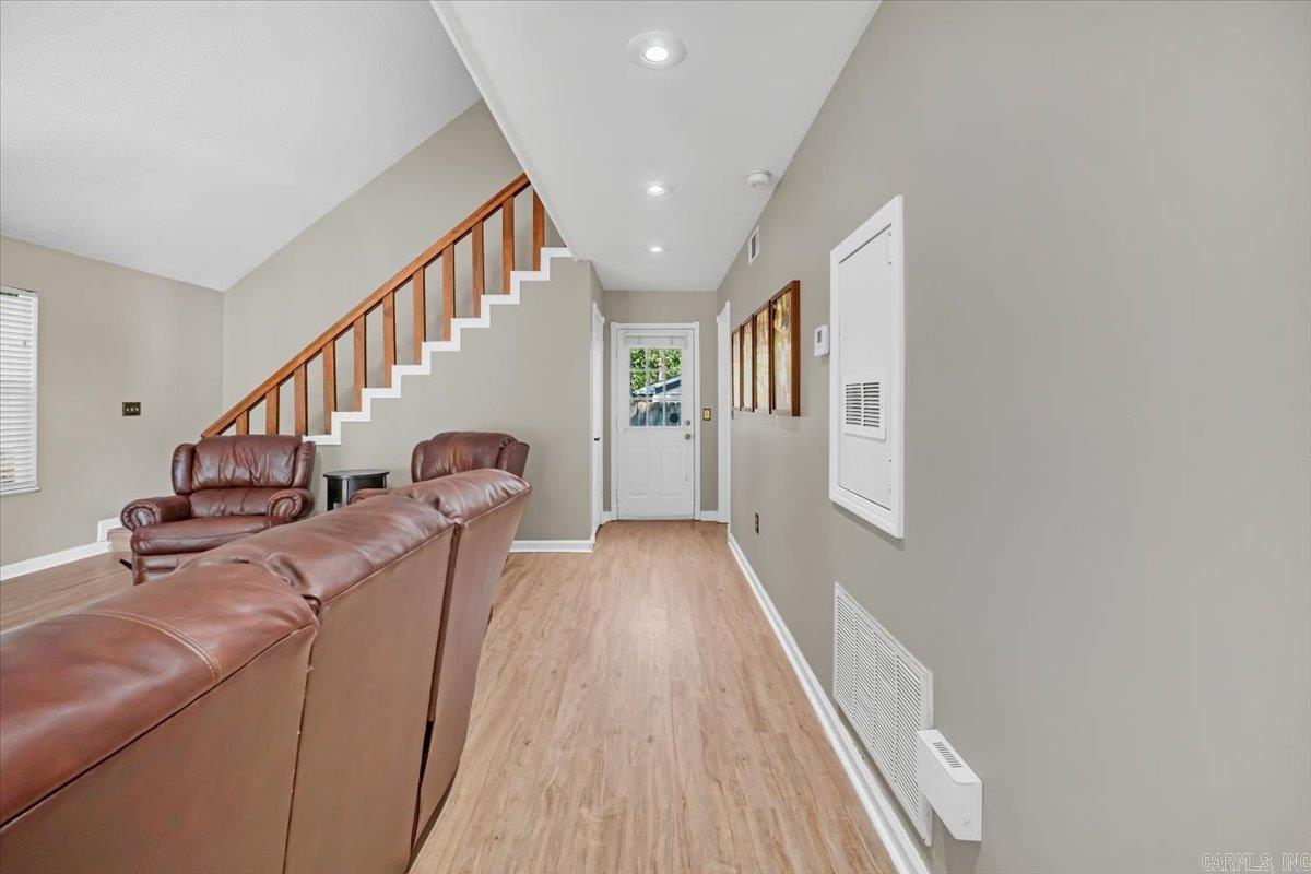 7 Oak Forest Cove — photo 5