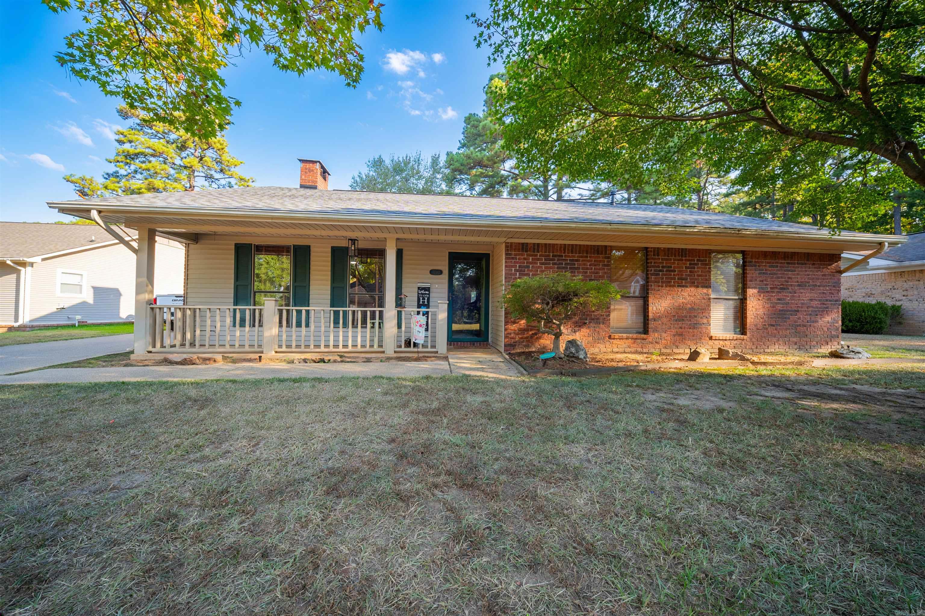 1102  Pinecrest  Camden, AR