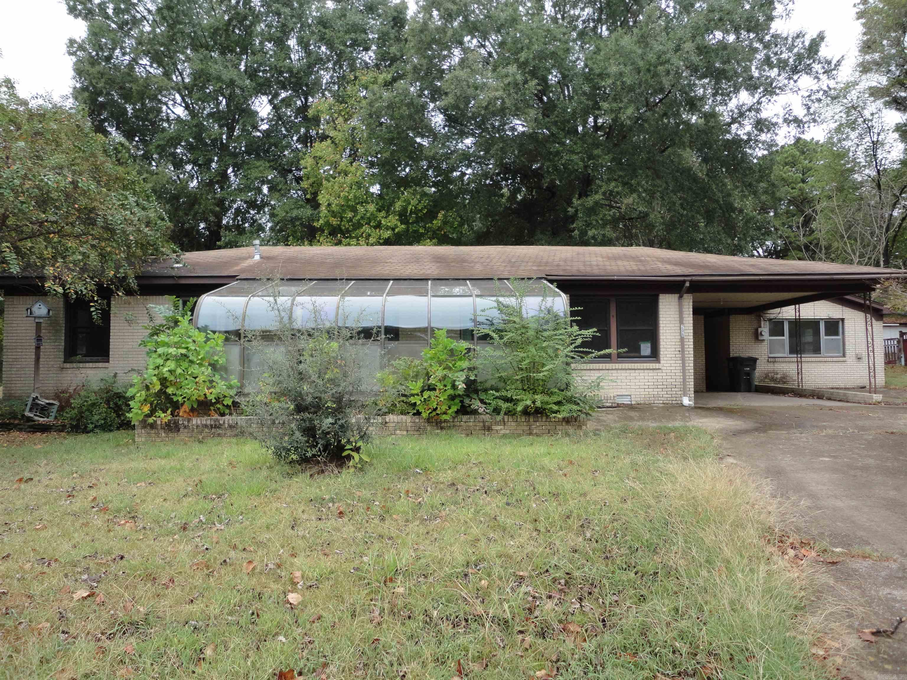 206 S Collison Avenue — exterior