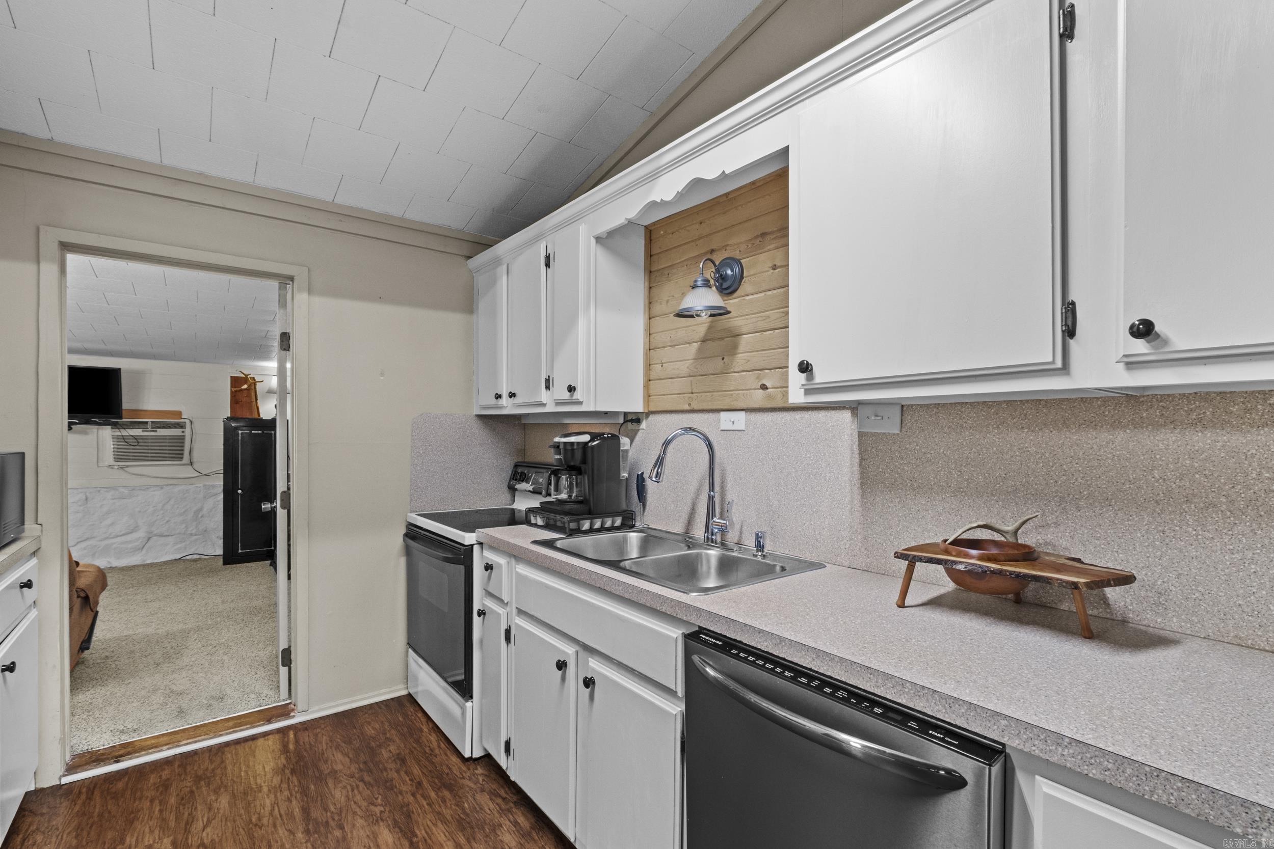 4 Persimmon Ln  Tumbling Shoals, AR
