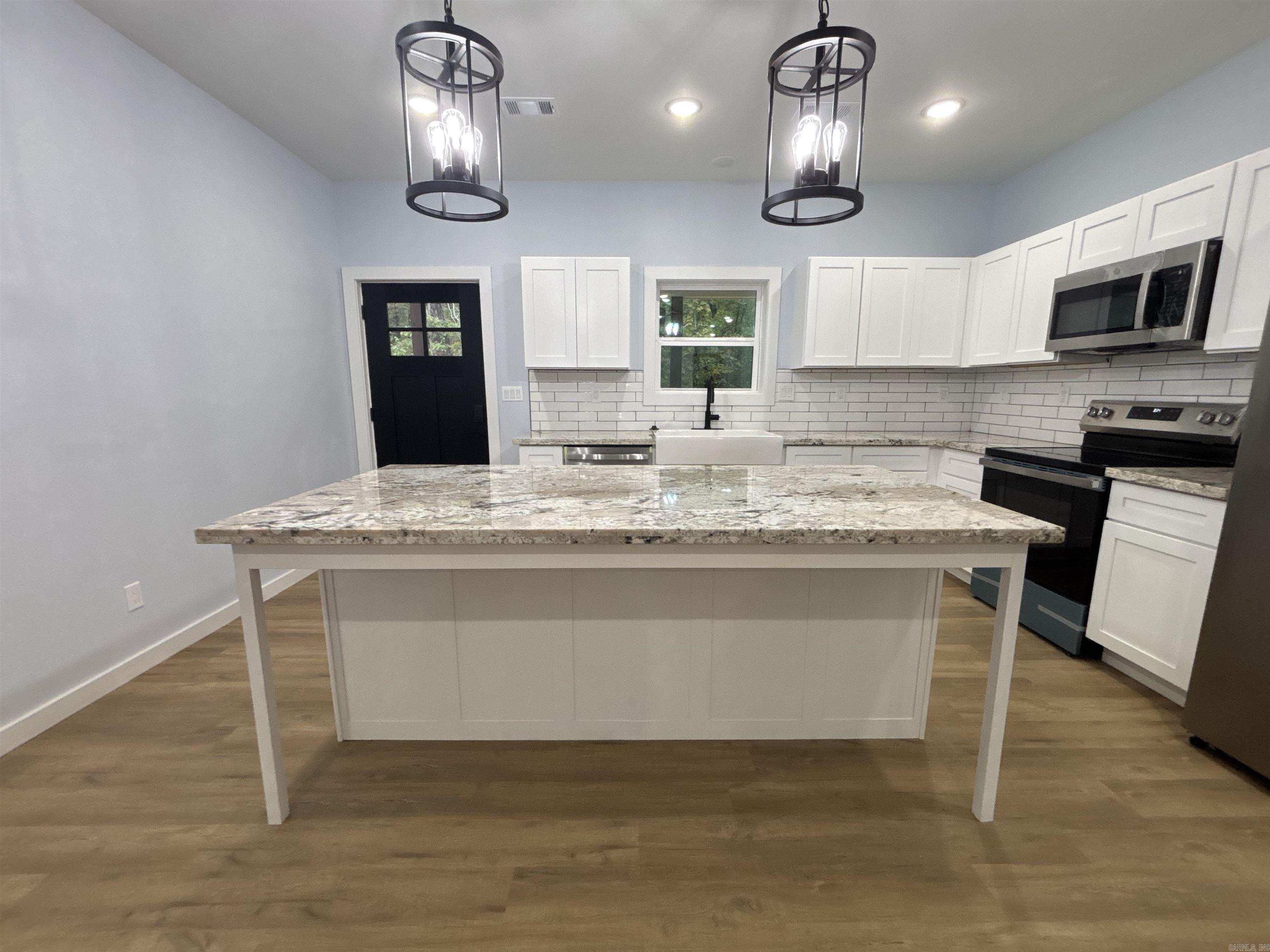 1845 Cave Creek  Batesville, AR