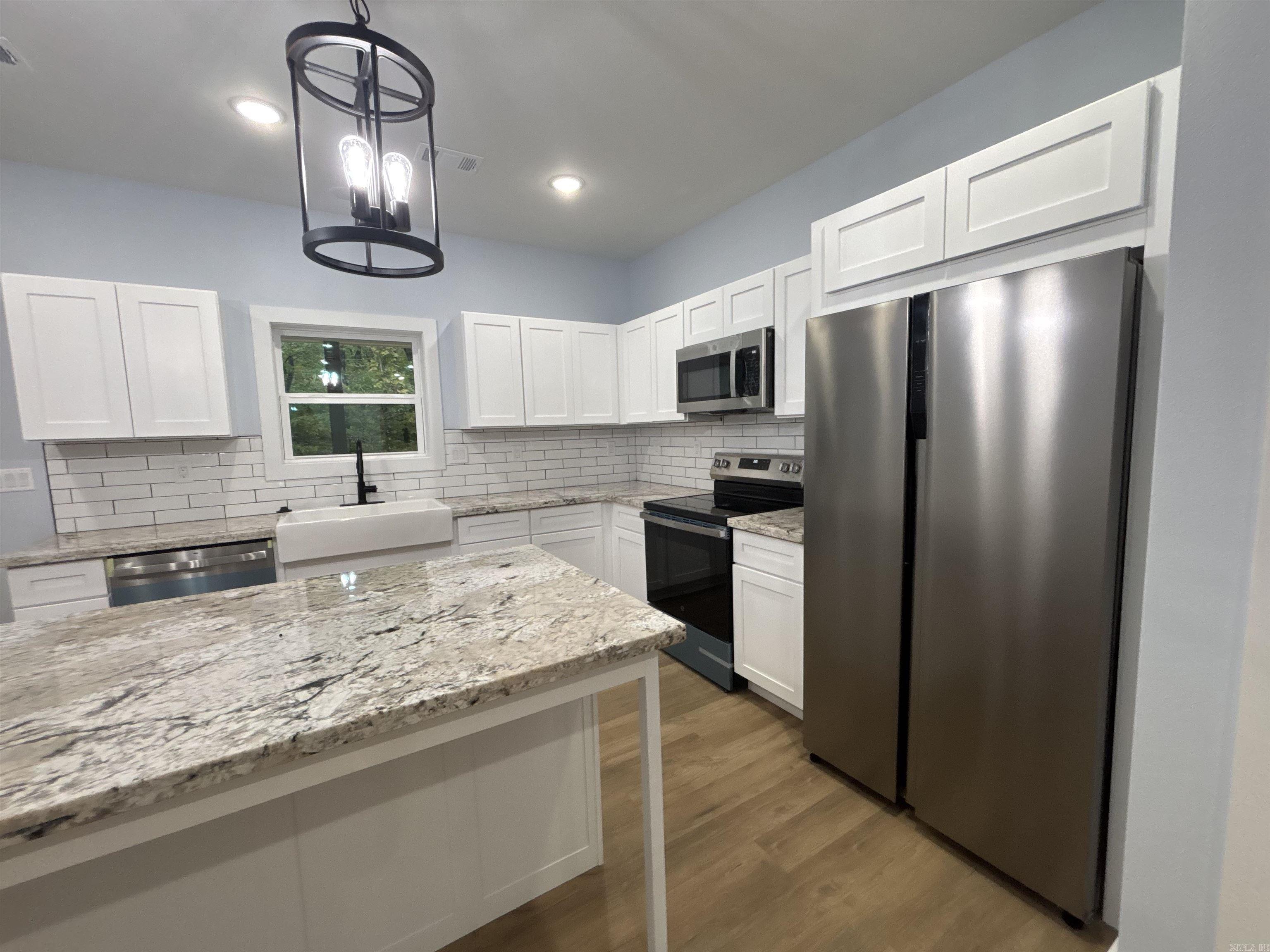 1845 Cave Creek  Batesville, AR