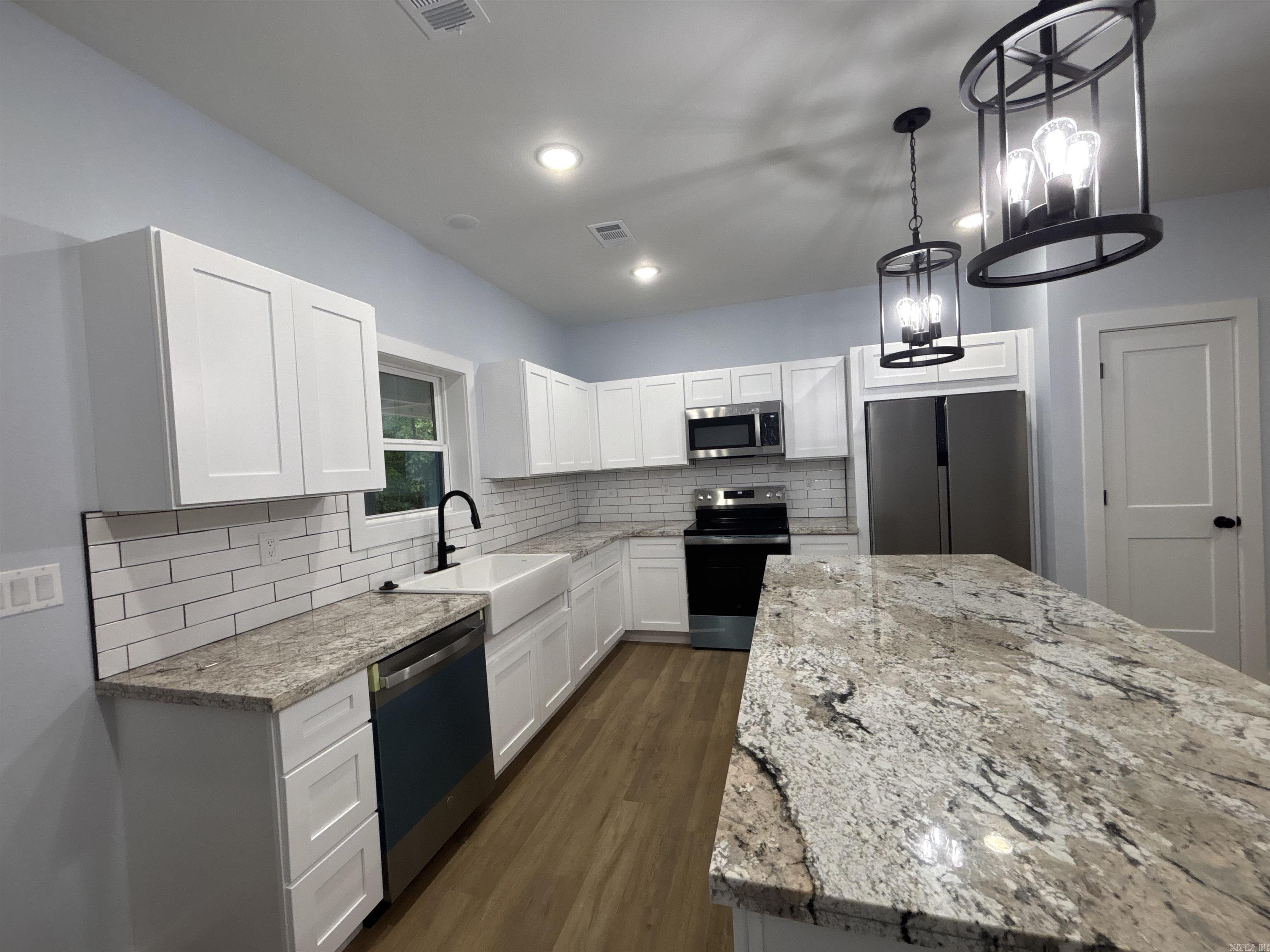 1845 Cave Creek  Batesville, AR