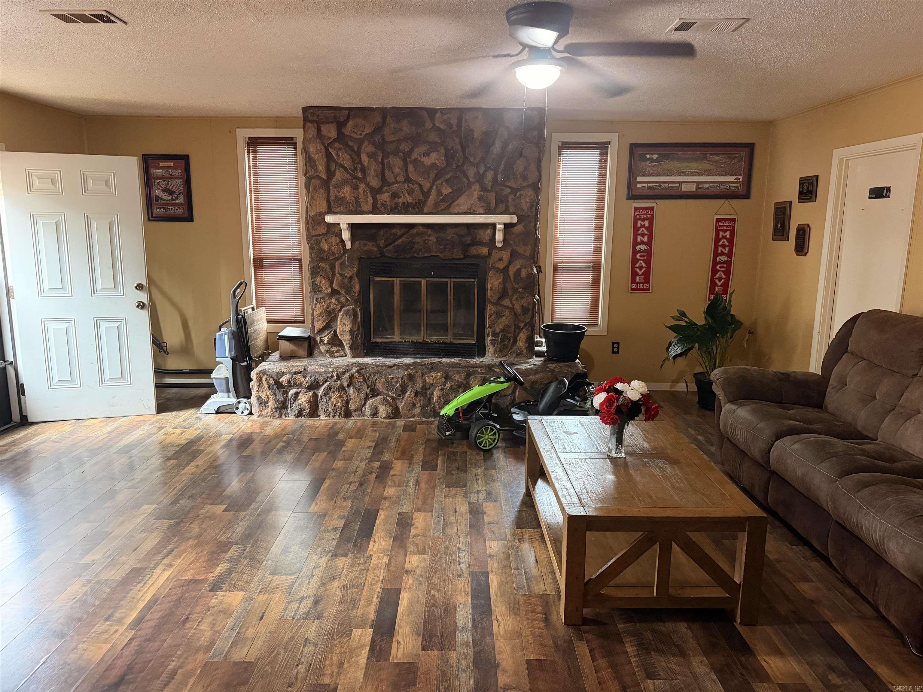 9323 Tanya Drive — photo 2