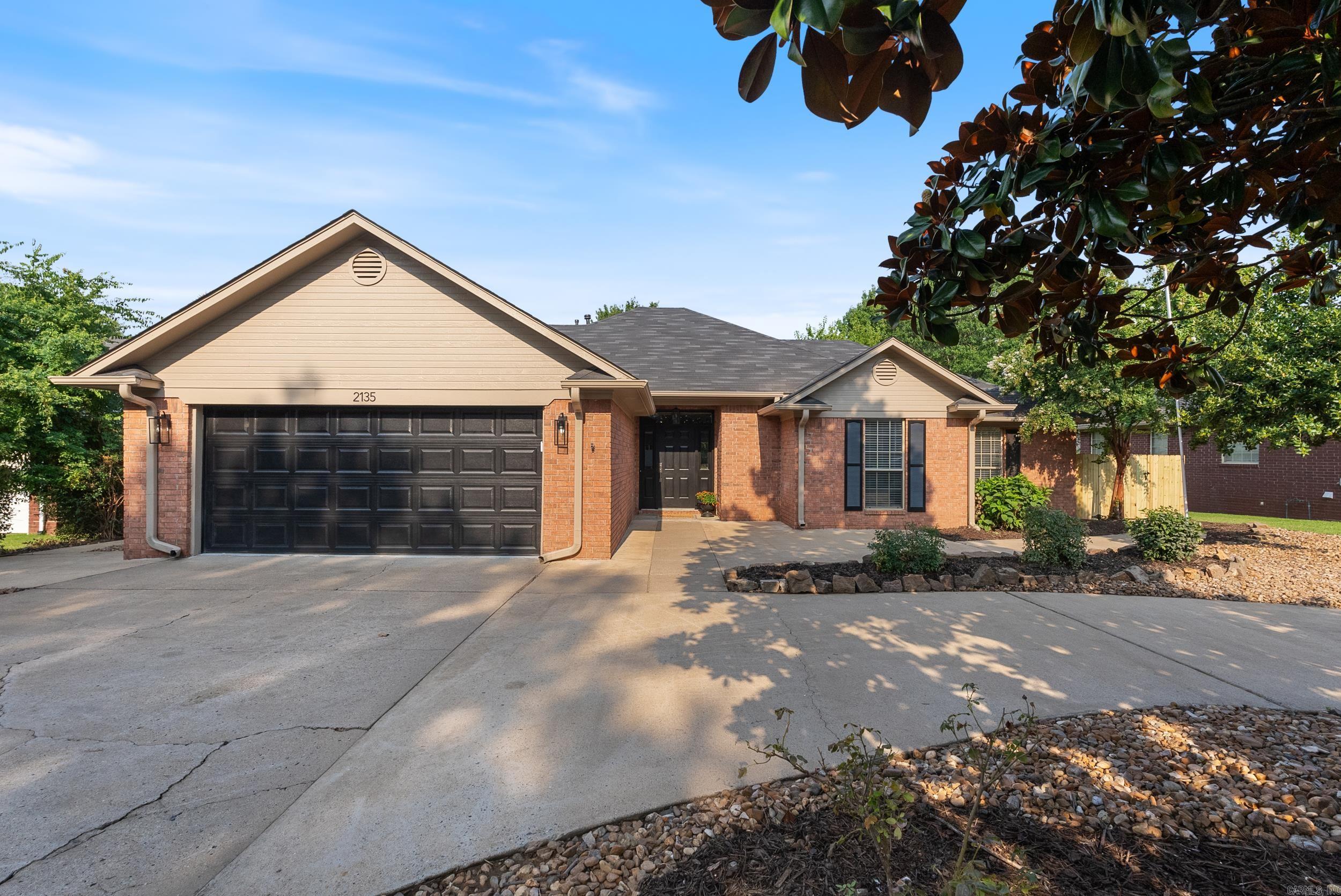 2135 Maplewood Drive — exterior
