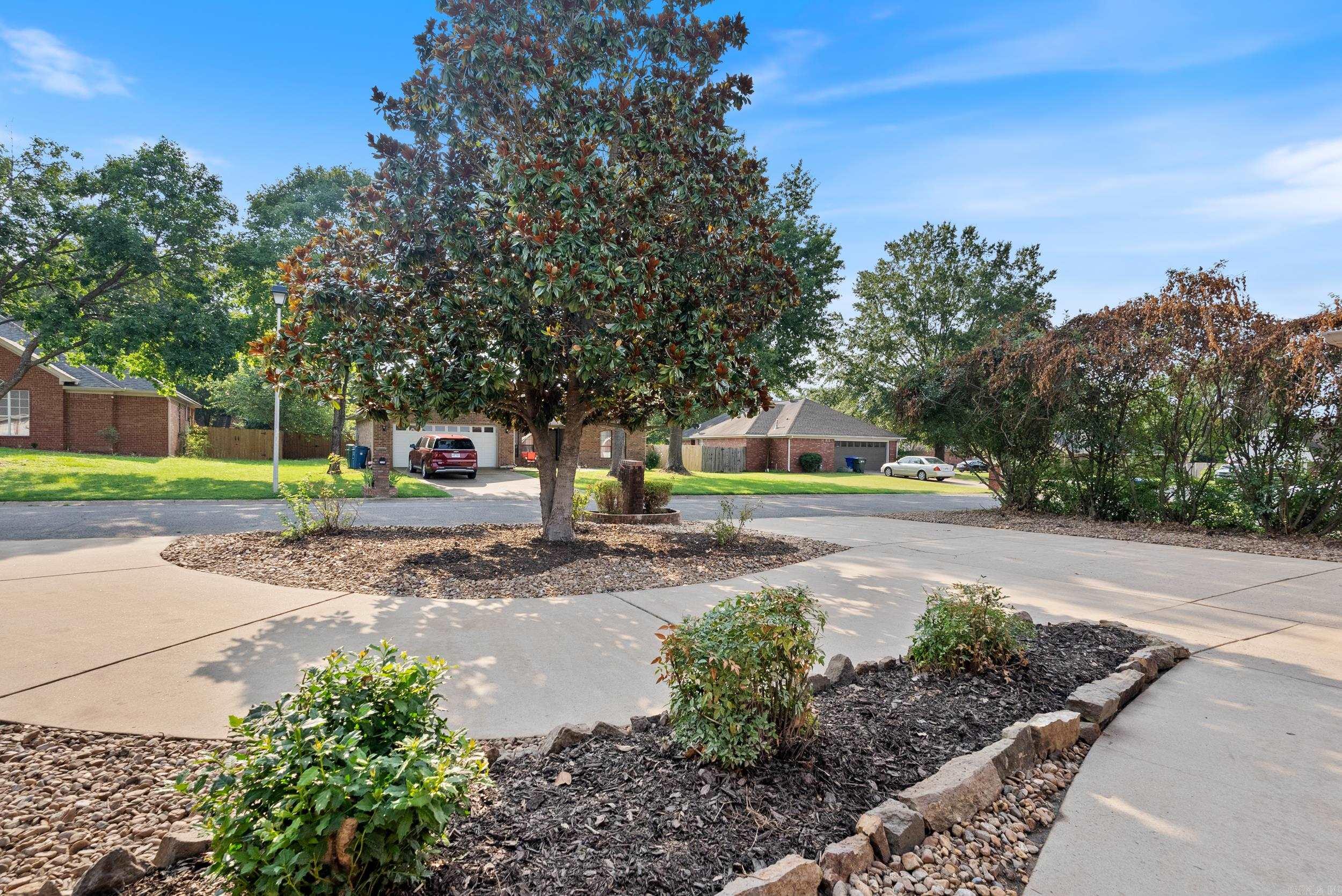 2135 Maplewood Drive — photo 4