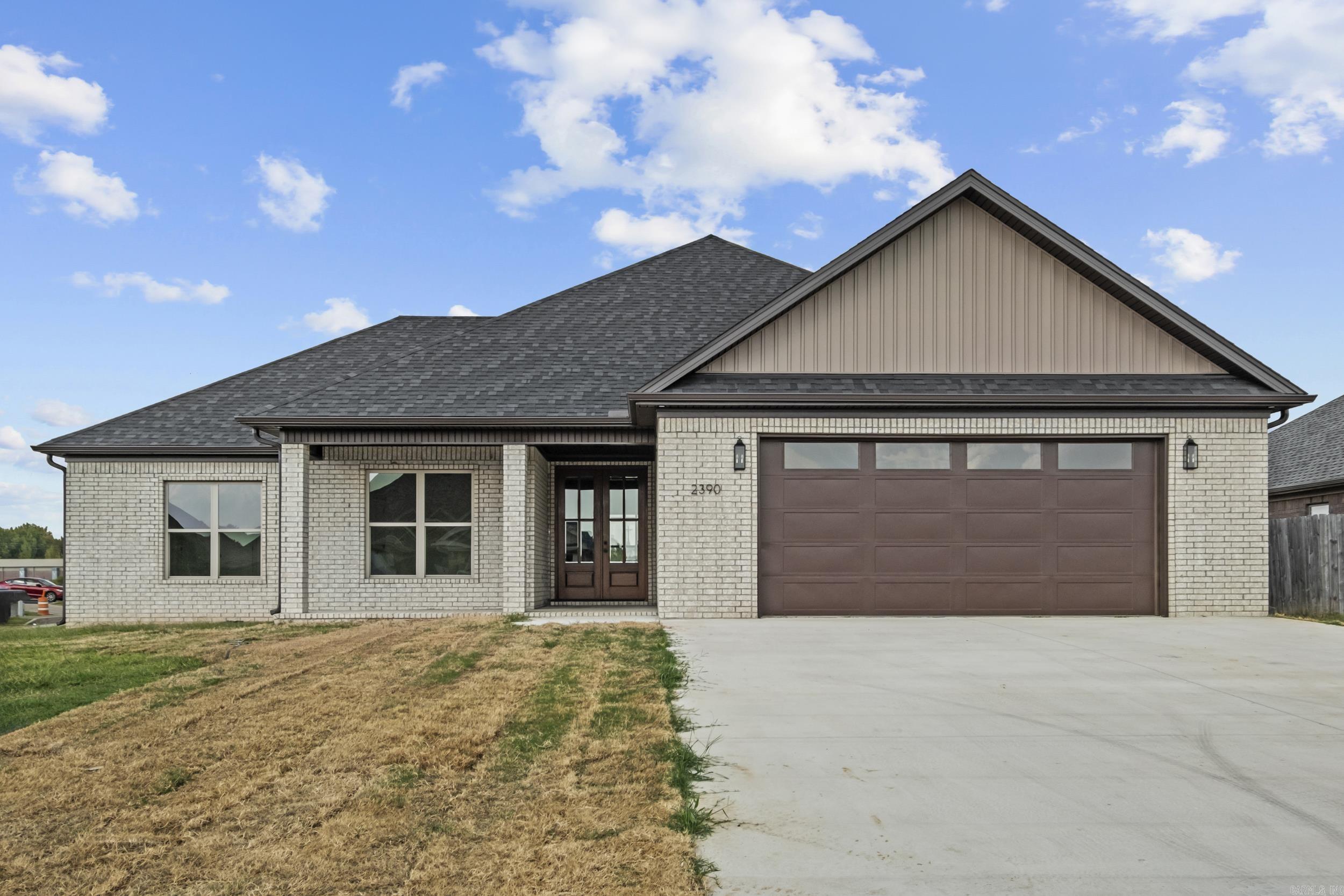 2390 Lakewood Circle — exterior