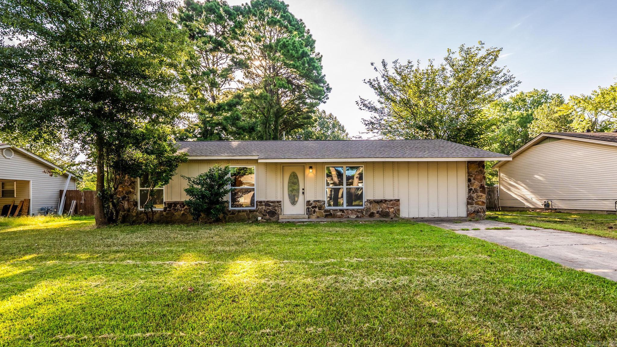 32 Ross Circle — exterior
