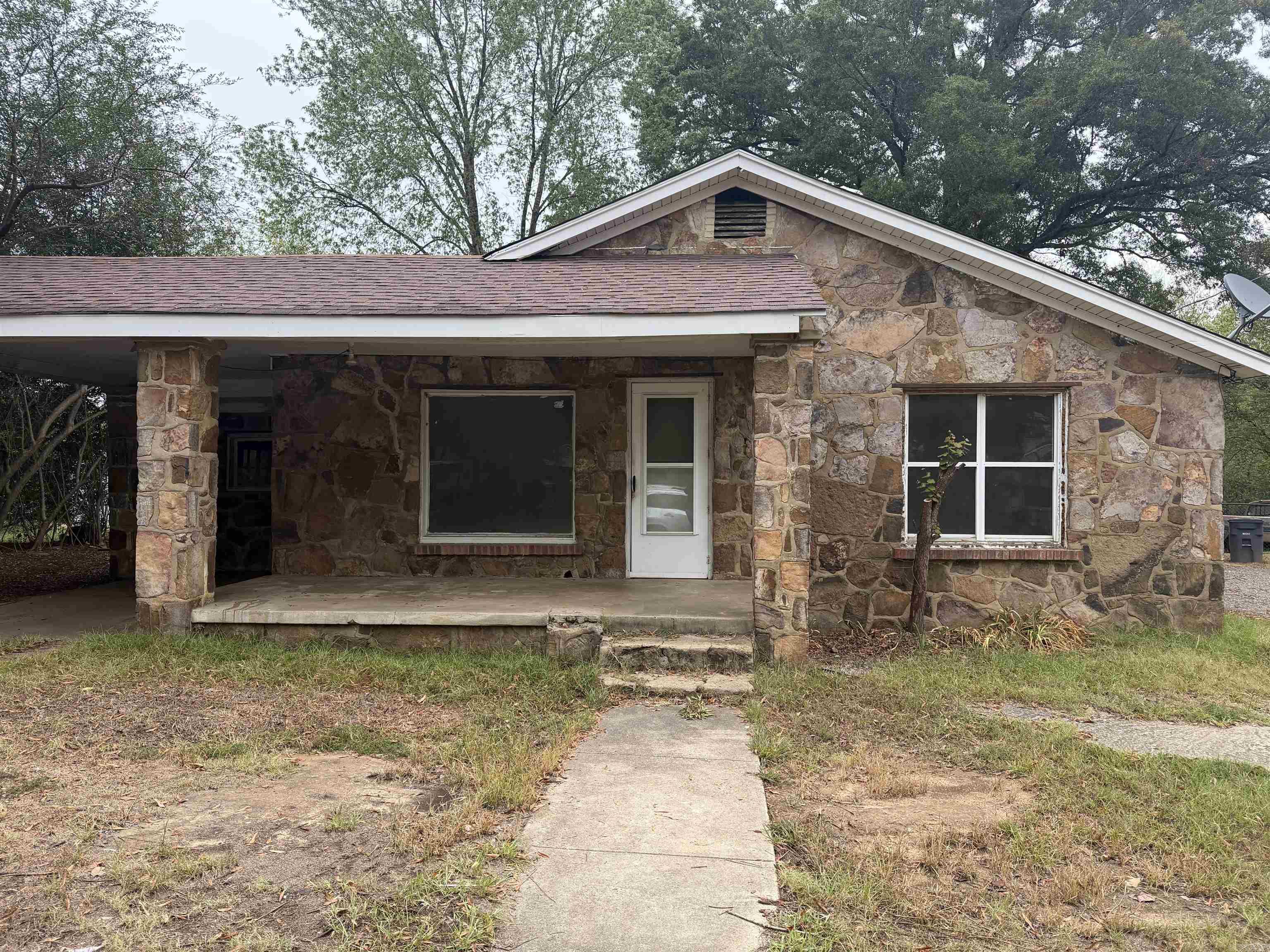 1006 W Mcrae Avenue — photo 2