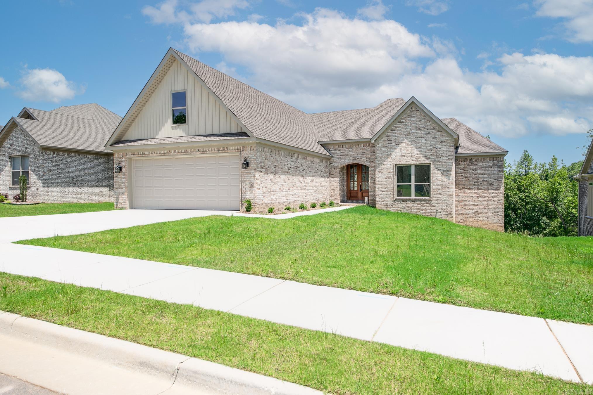 556 Valley Oak Drive — exterior