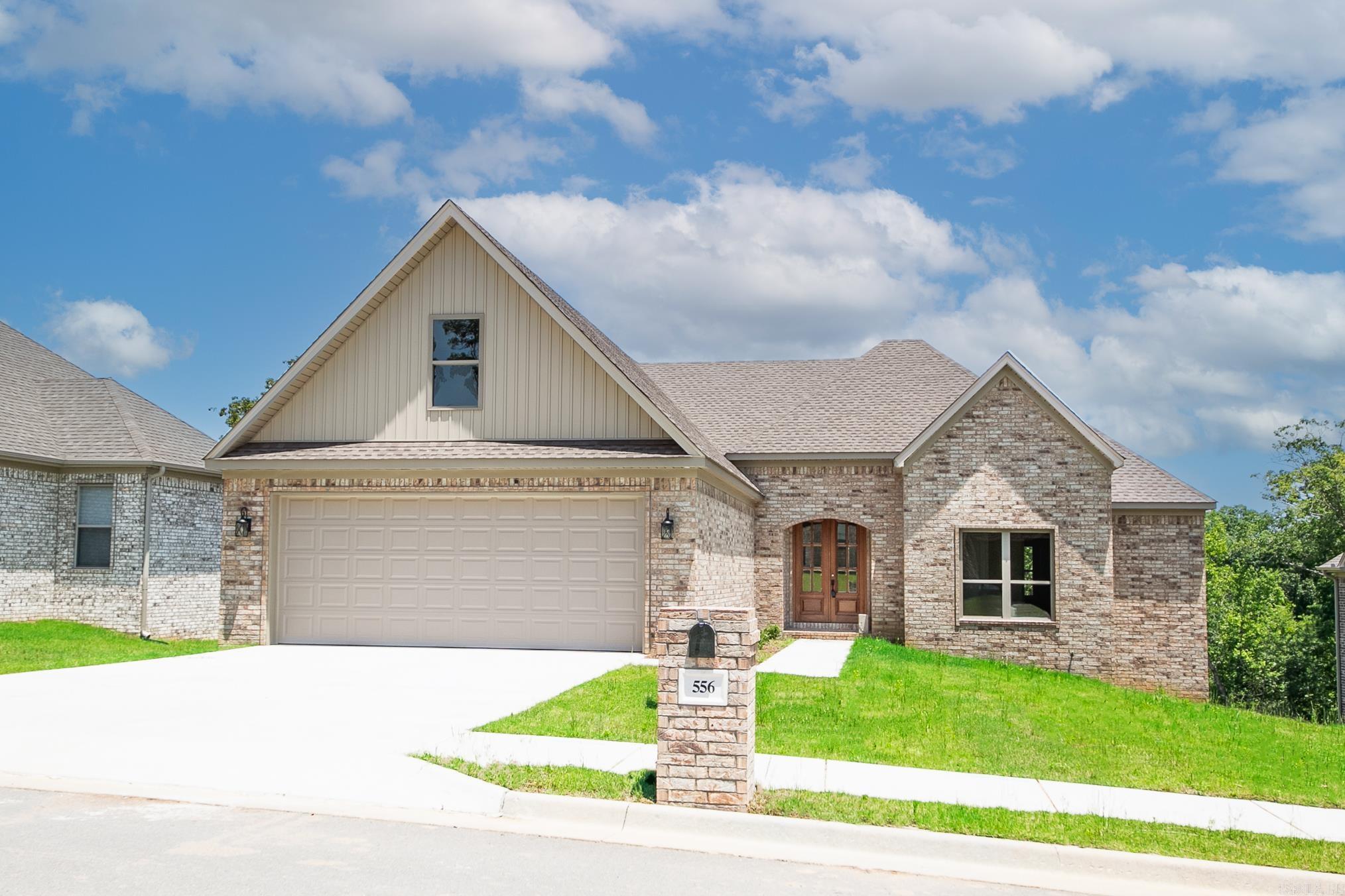 556 Valley Oak Drive — photo 2