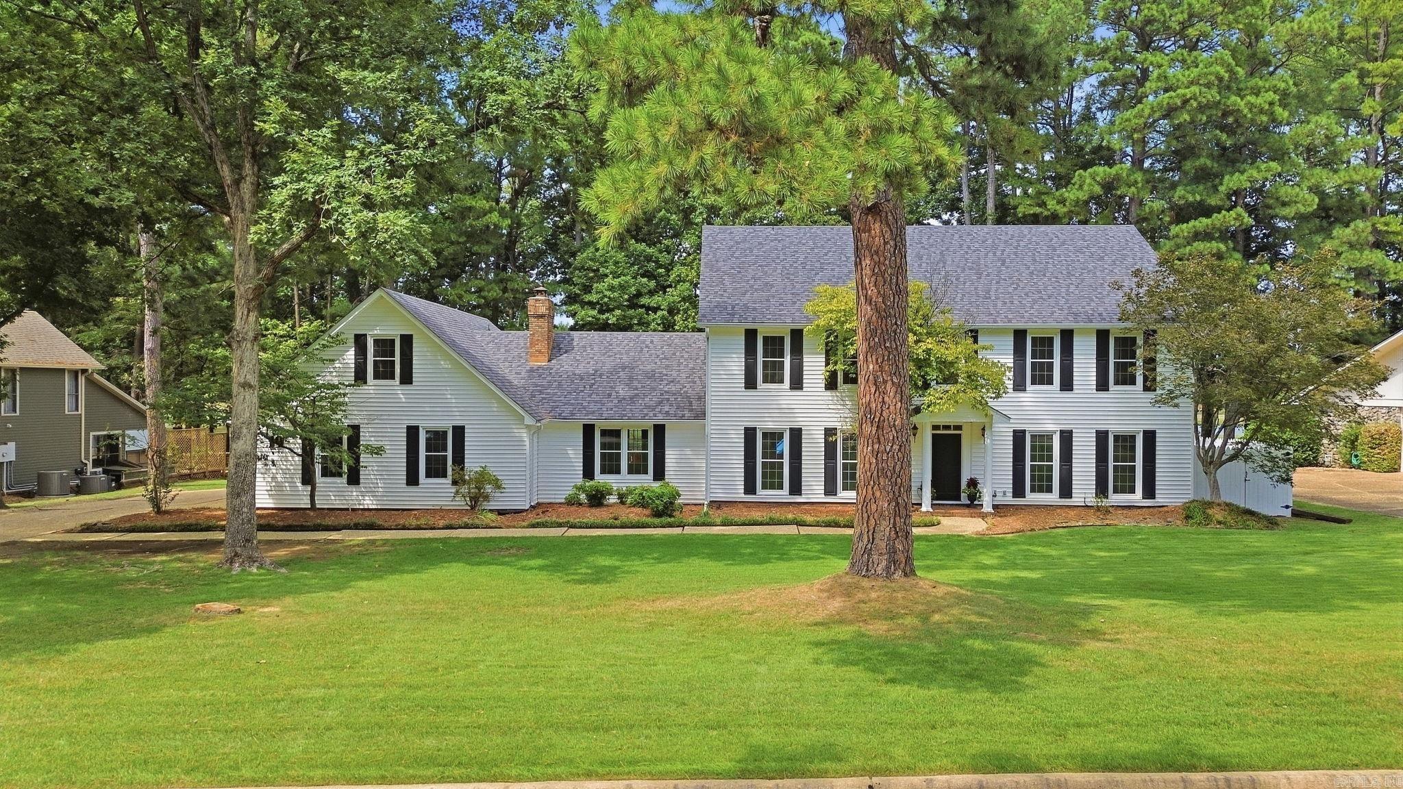 19 Club Manor Drive — exterior