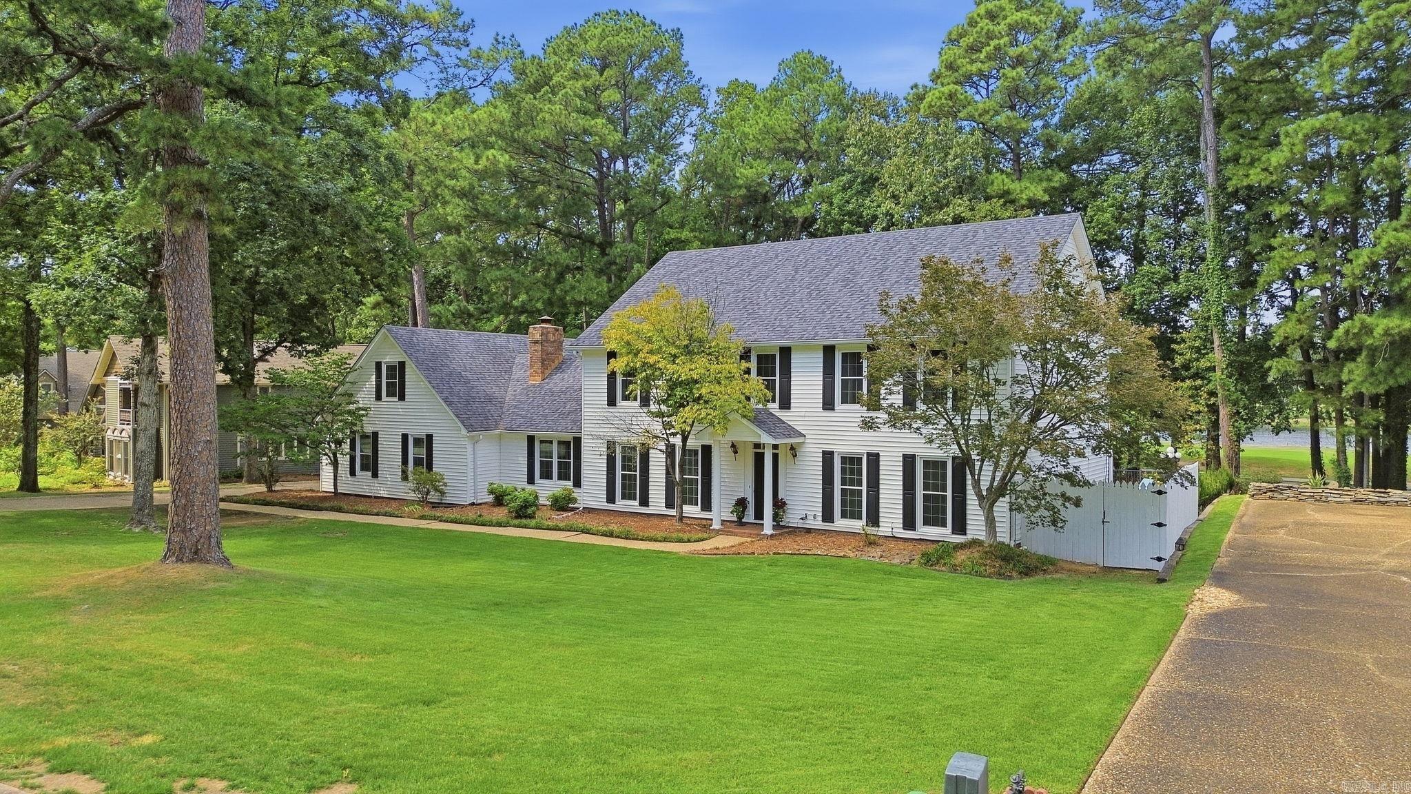 19 Club Manor Drive — photo 2
