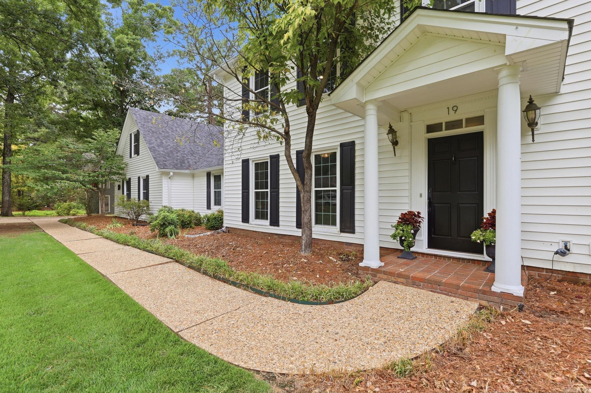 19 Club Manor Drive — photo 3