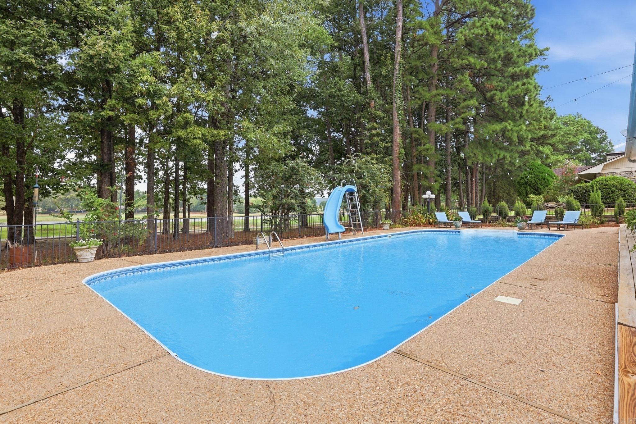 19 Club Manor  Maumelle, AR