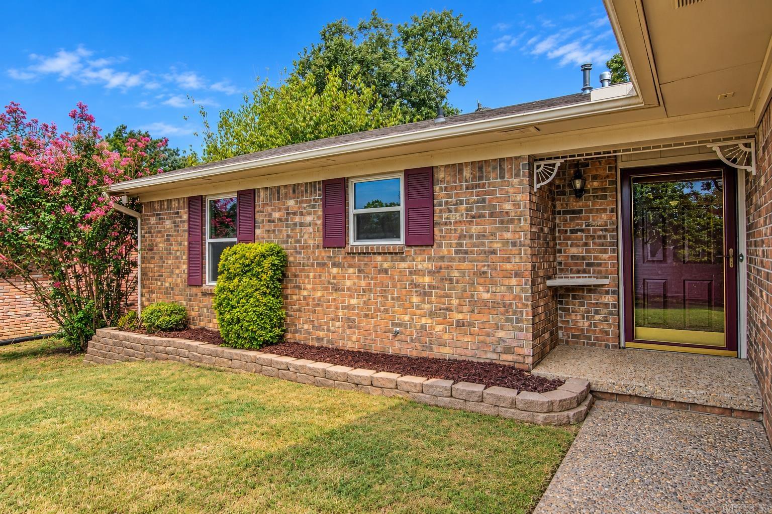 106 Robin Glen Dr. — photo 2