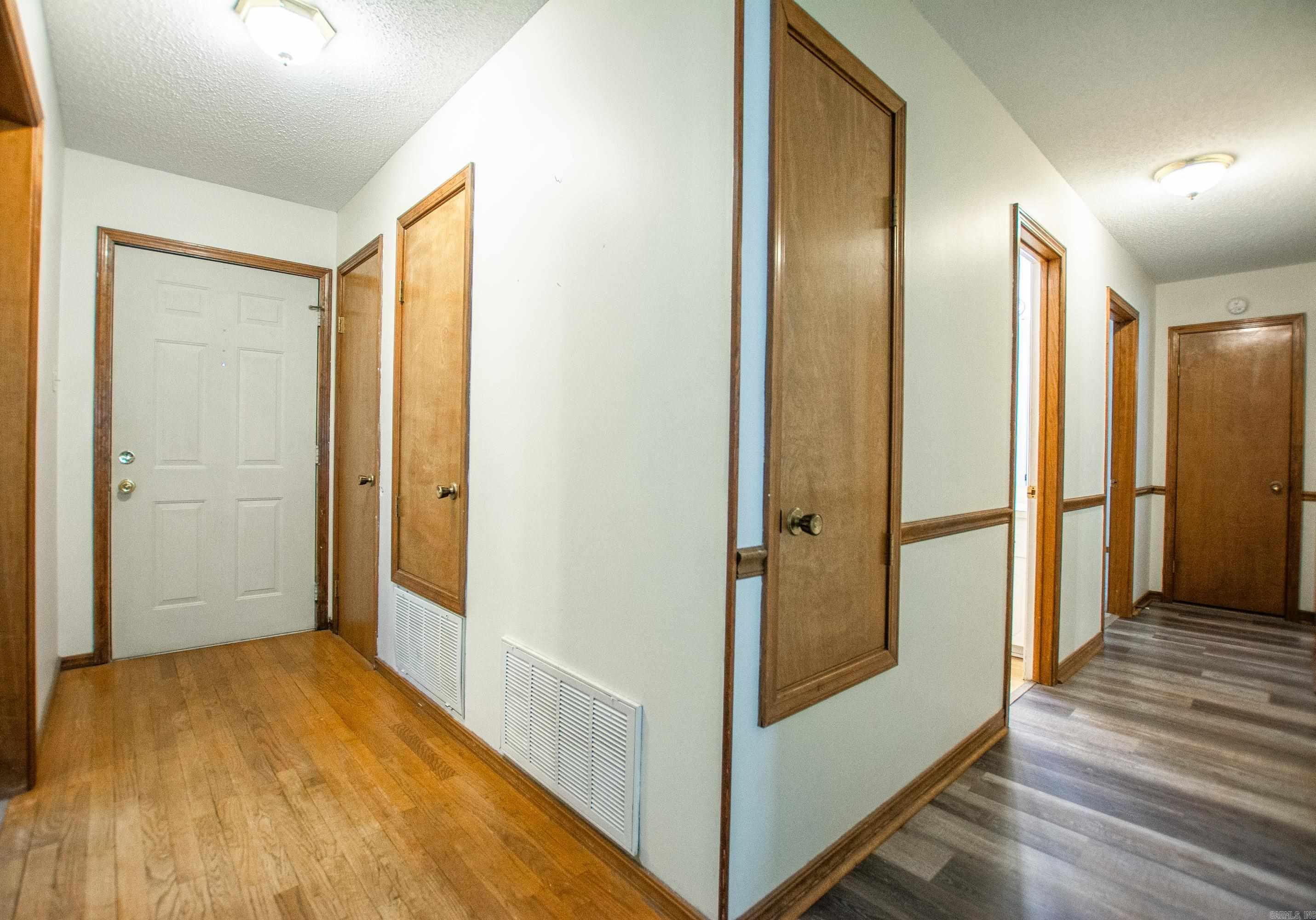 106 Robin Glen Dr. — photo 4