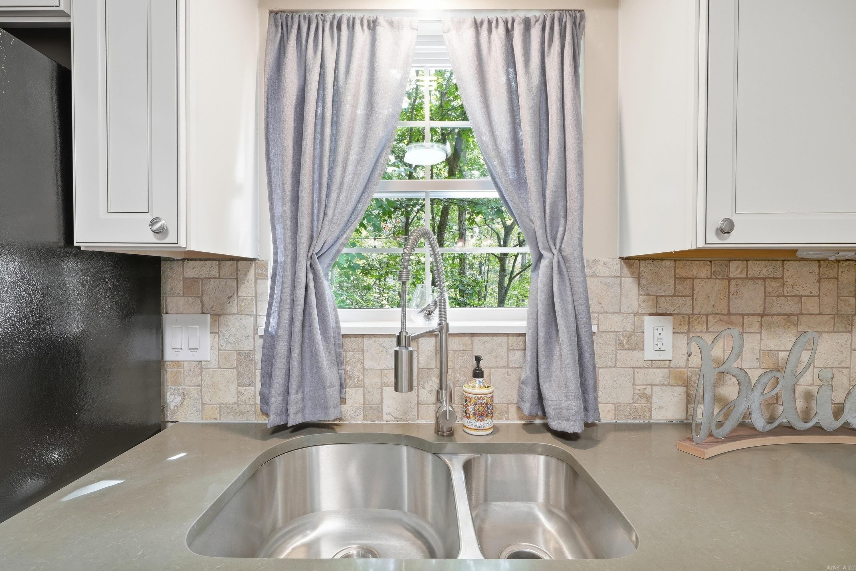 214 Burnt Rock Falls  Fairfield Bay, AR