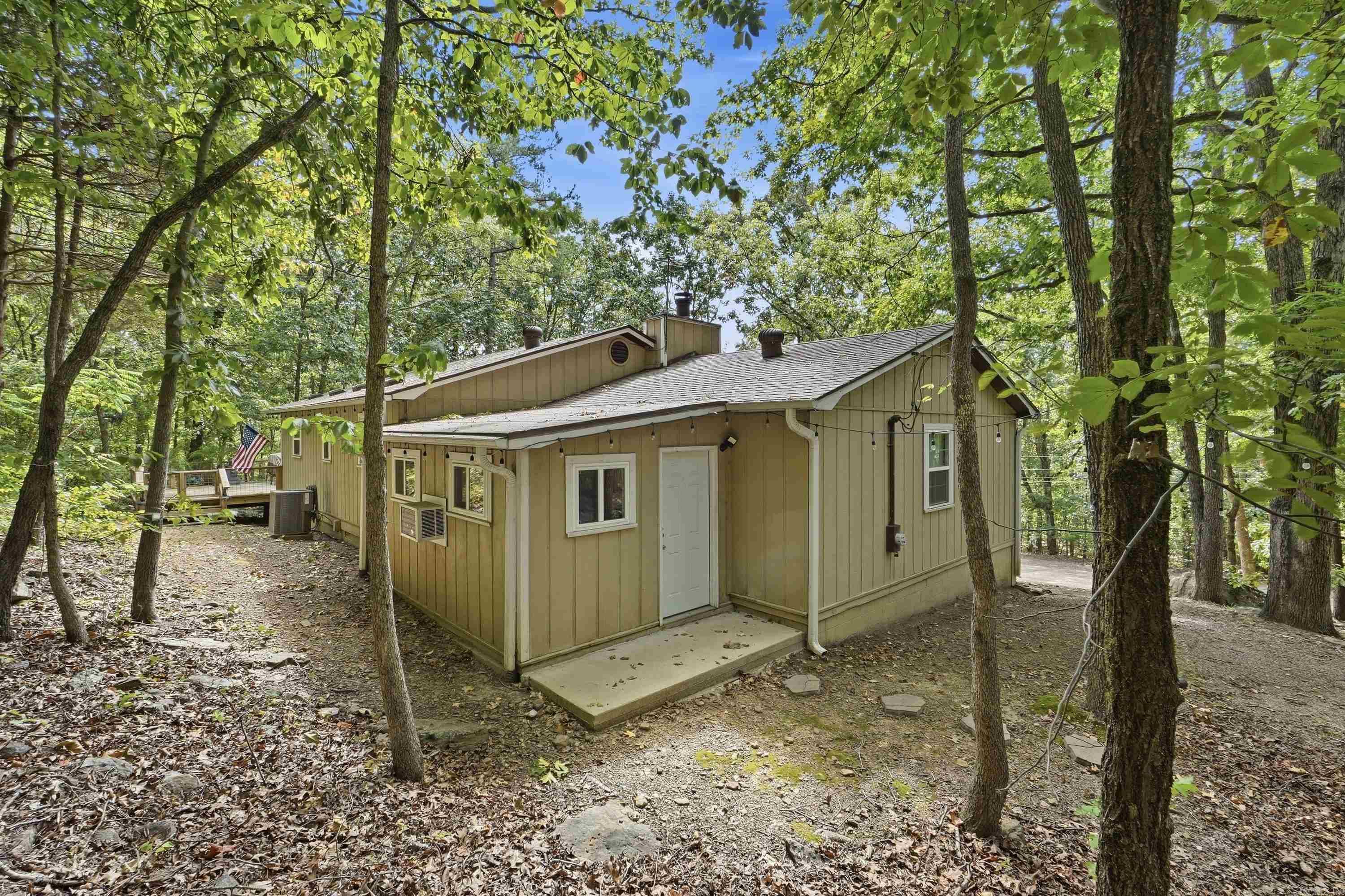 214 Burnt Rock Falls  Fairfield Bay, AR