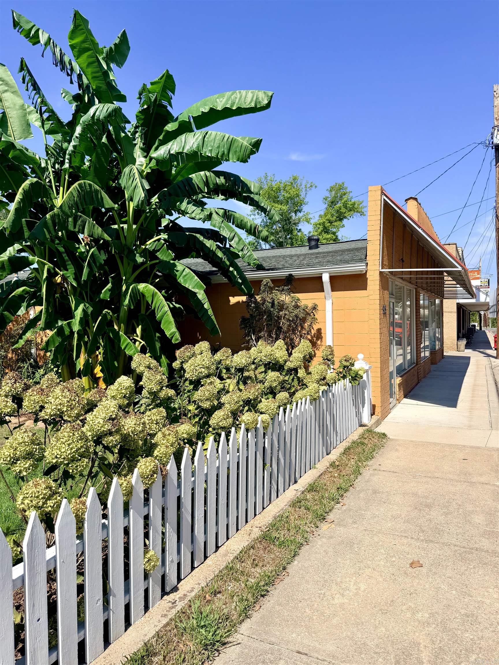 905 Main Street — photo 2