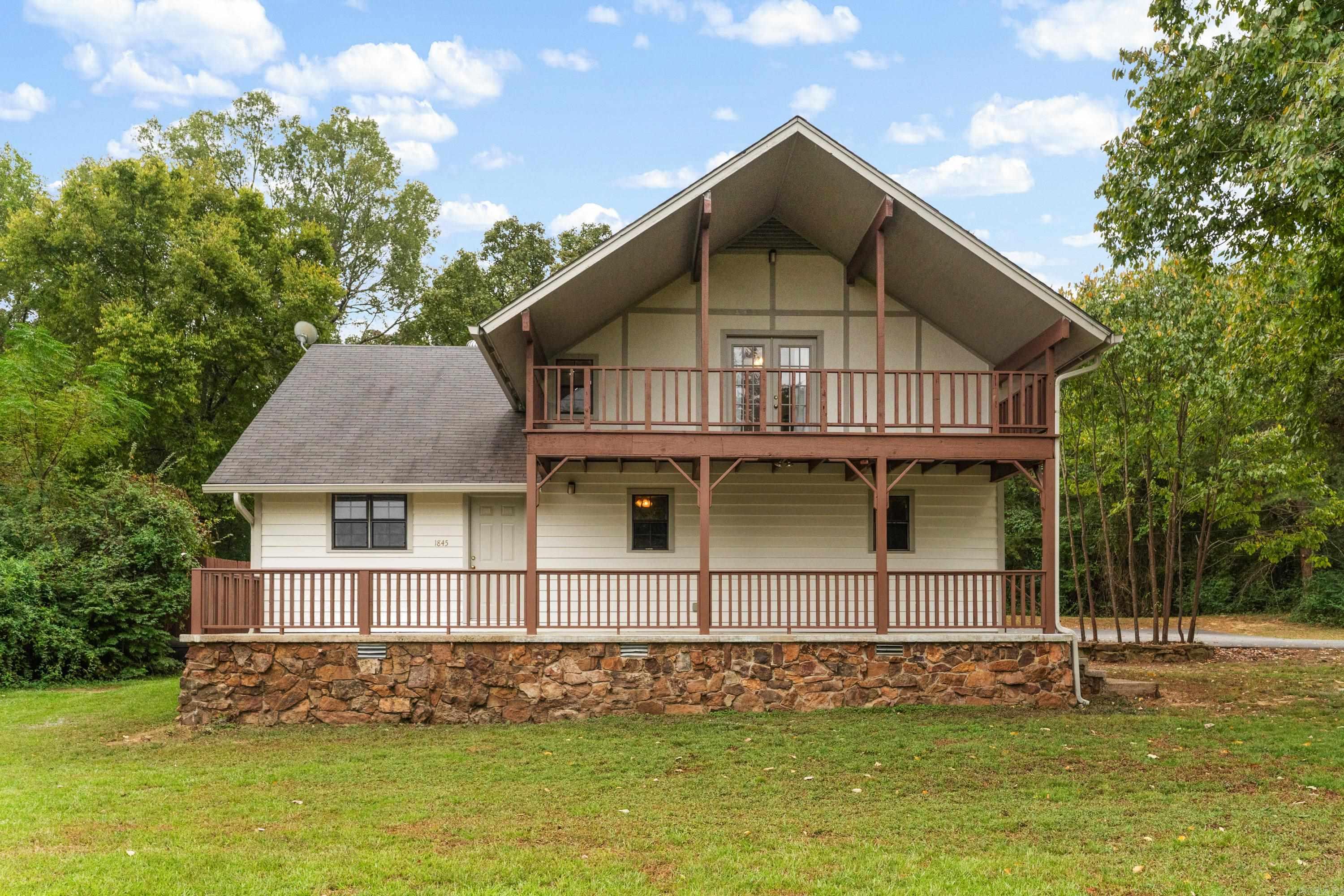 1845 Cox  Conway, AR