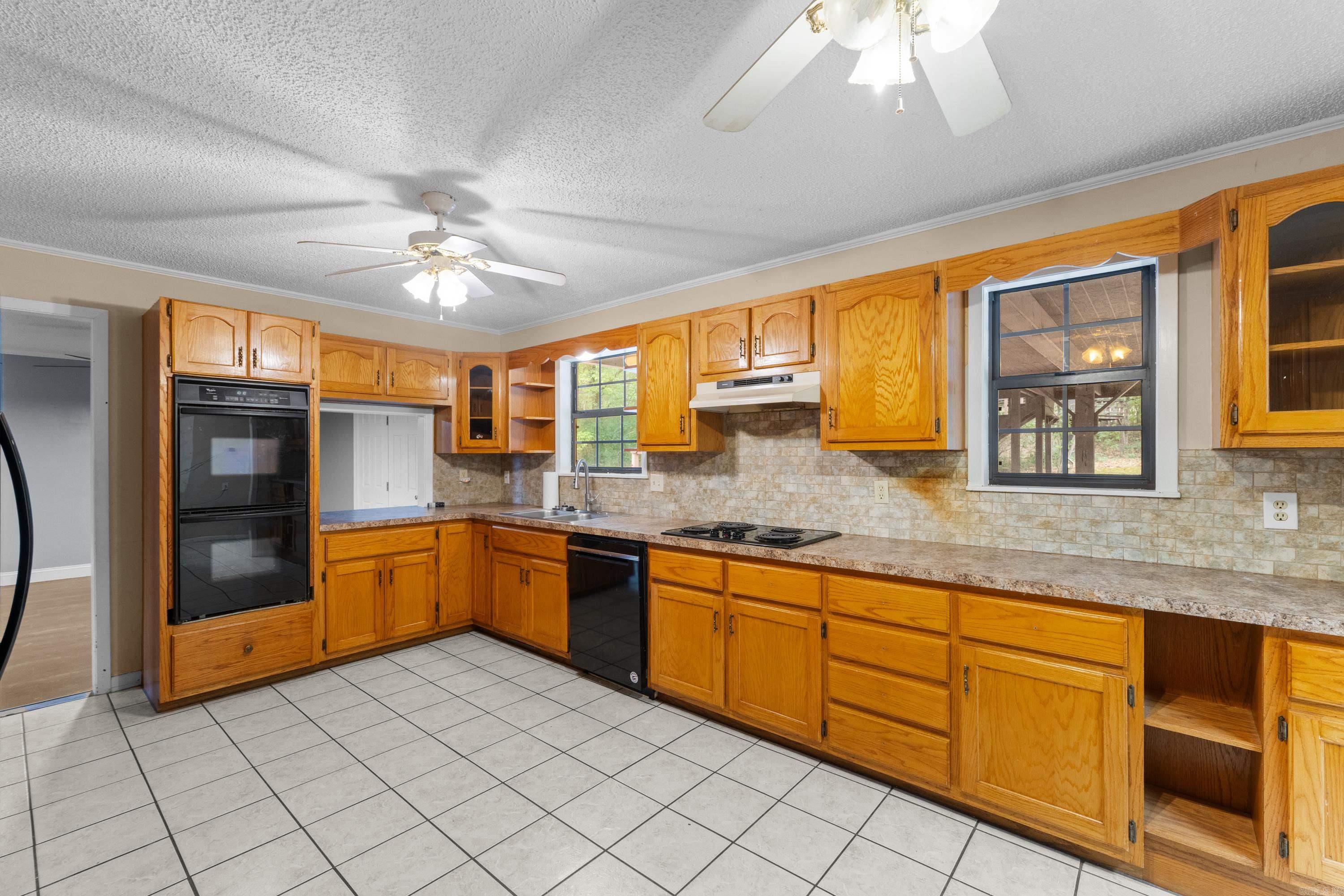 1845 Cox  Conway, AR