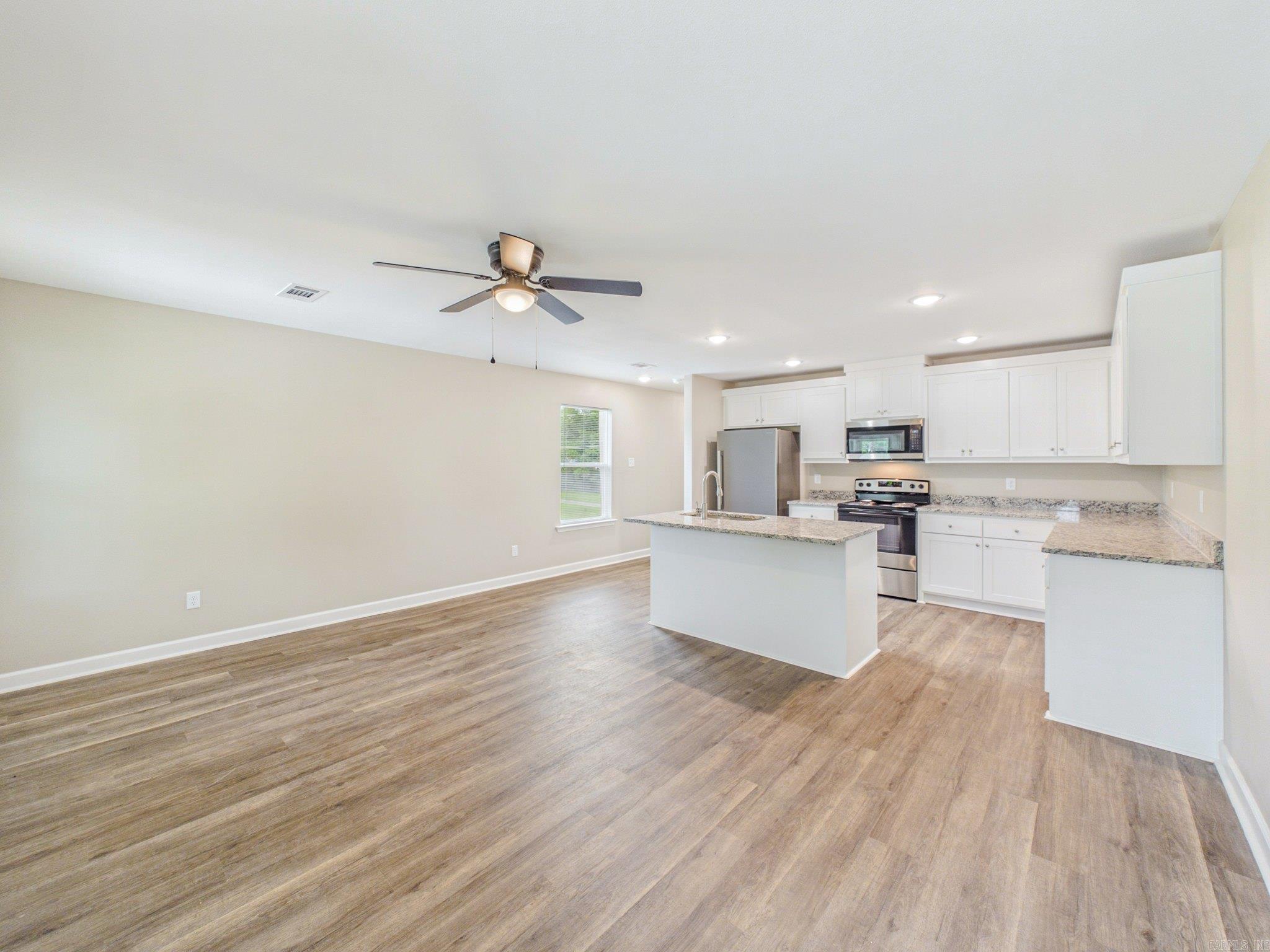 1920 N Poplar Street — photo 4