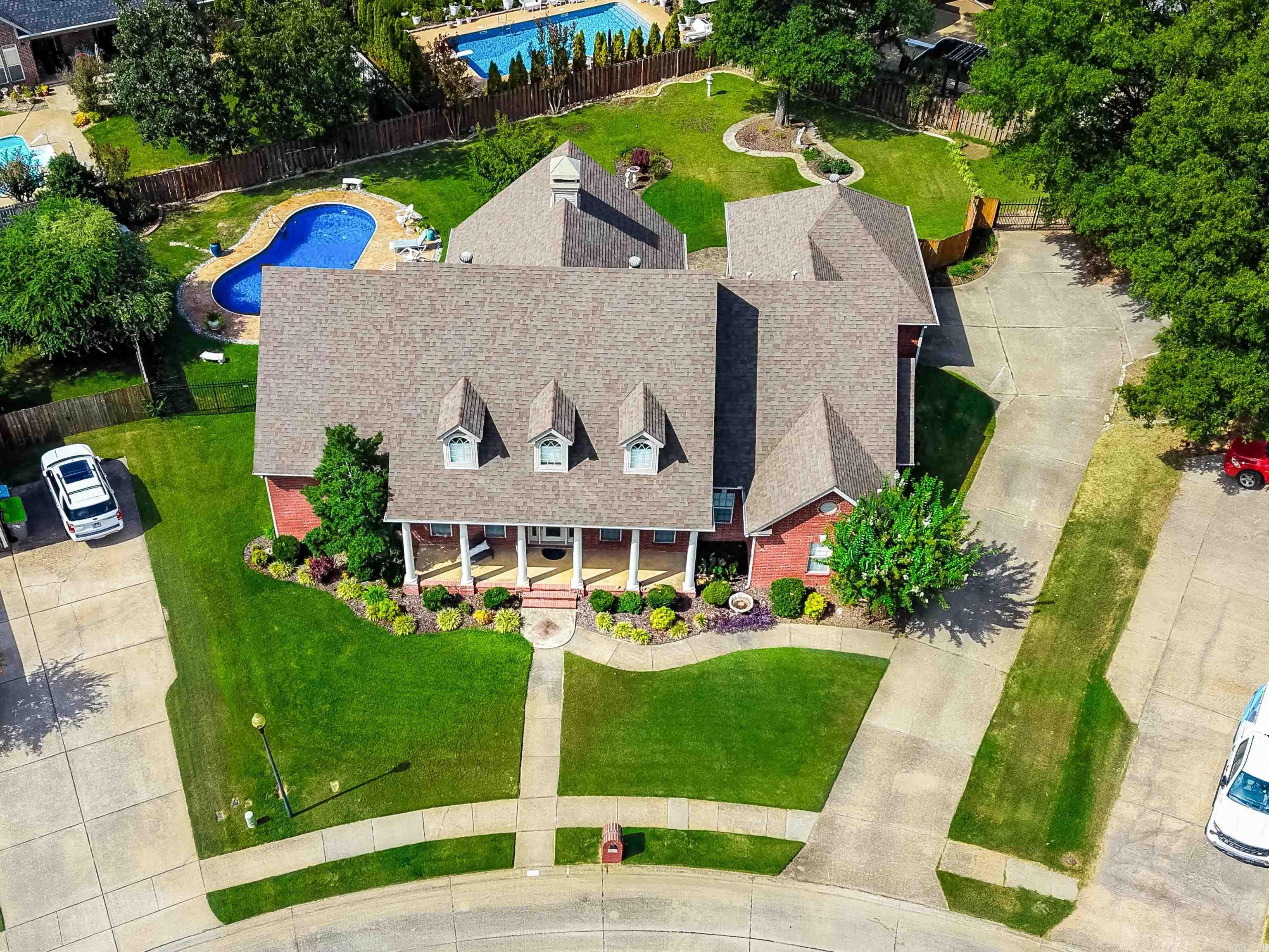 602 Colonial — exterior
