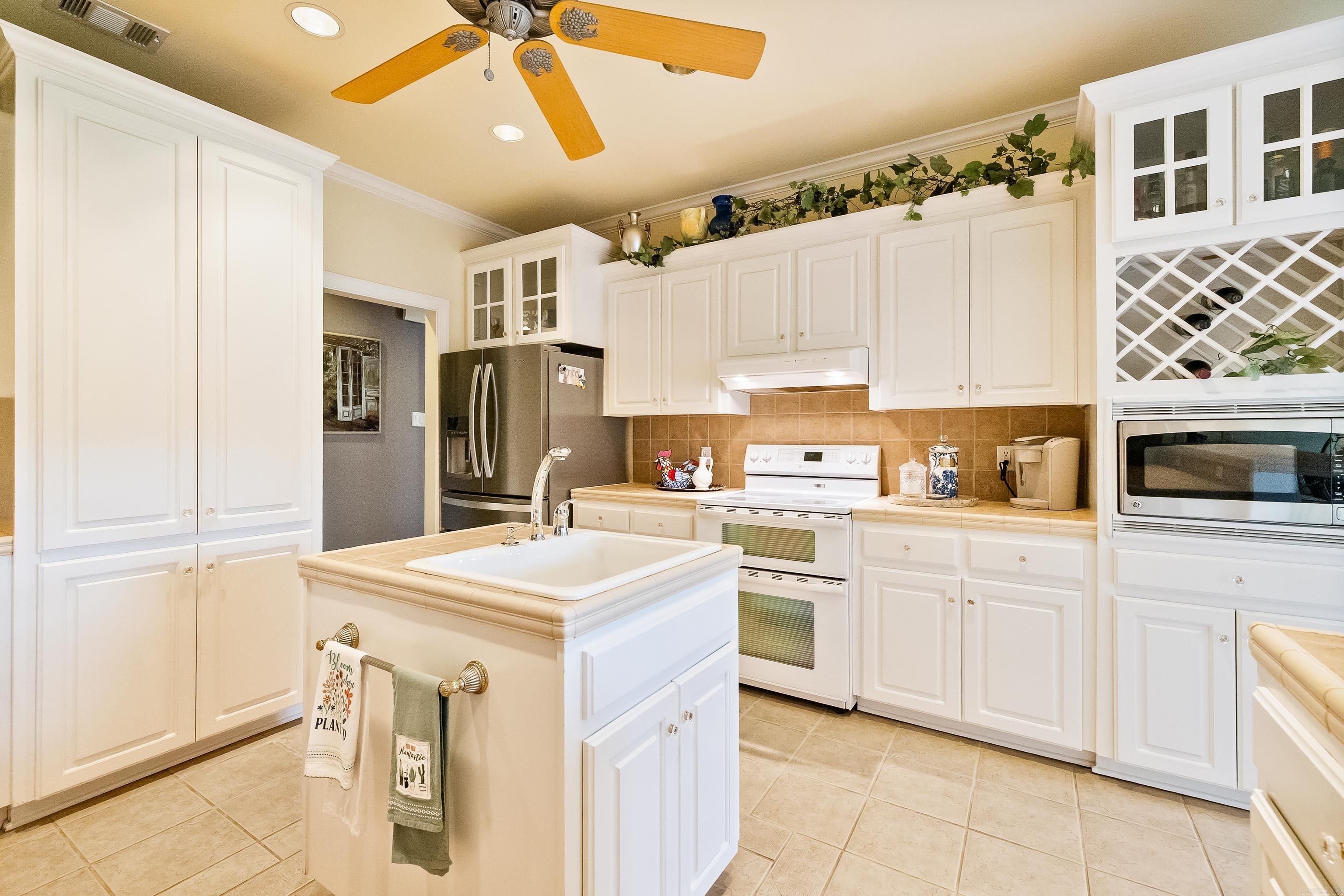 602 Colonial Bryant, AR 72022