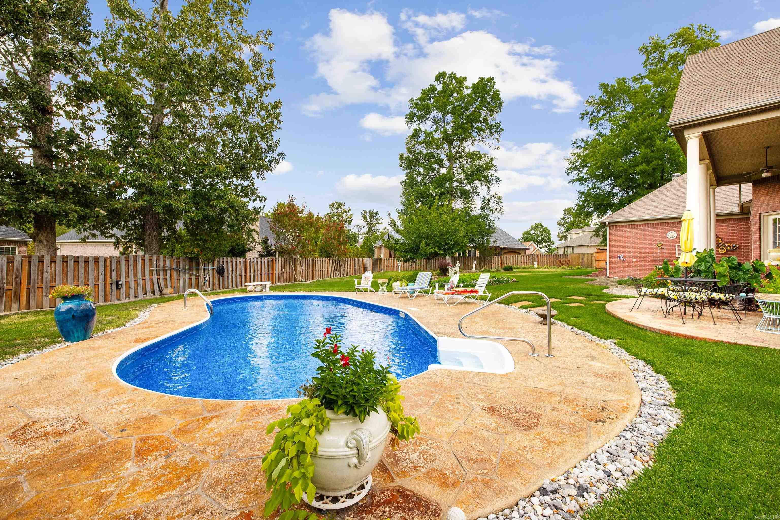 602 Colonial Bryant, AR 72022