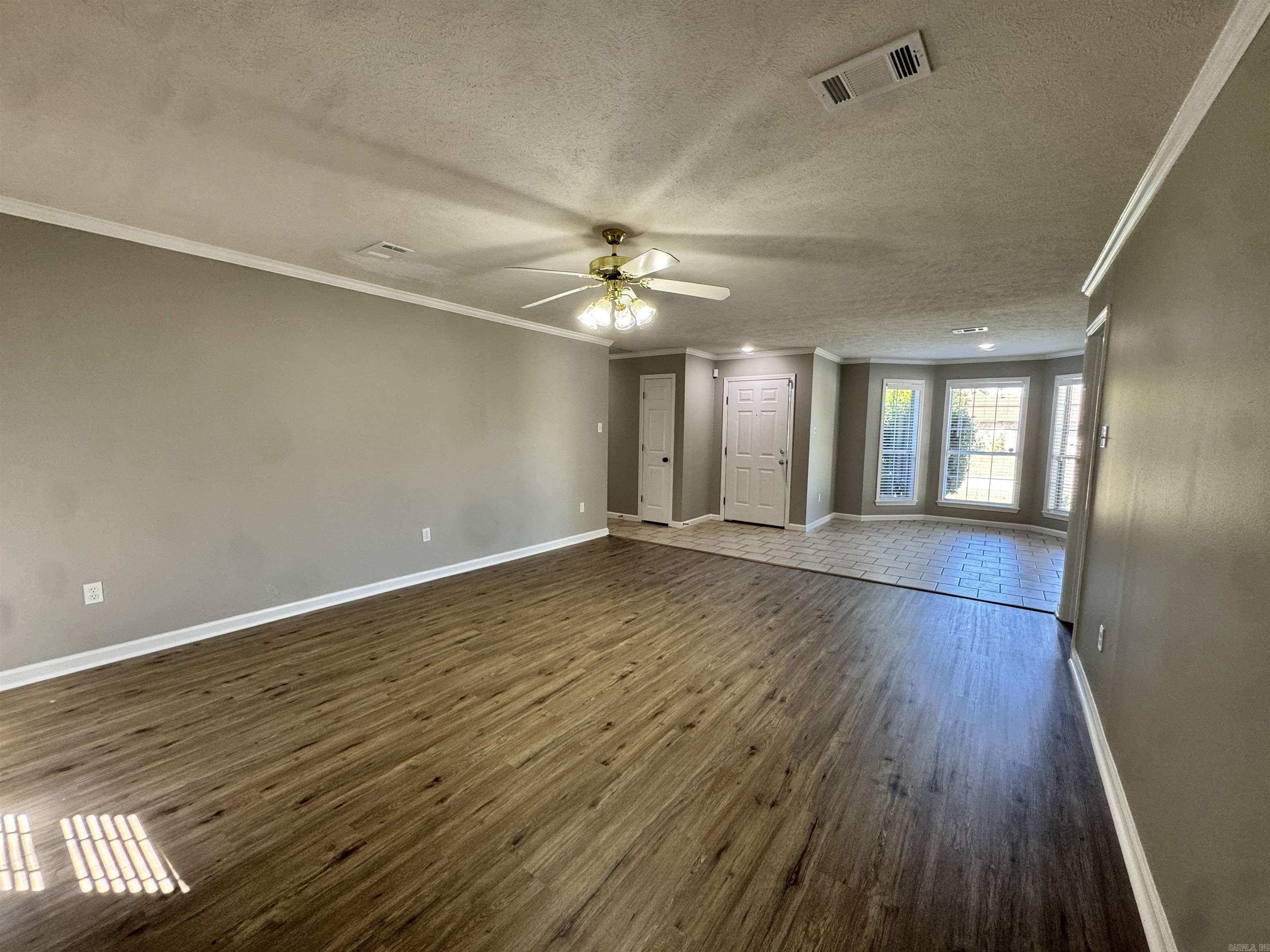 1560 Marlise Drive — photo 2