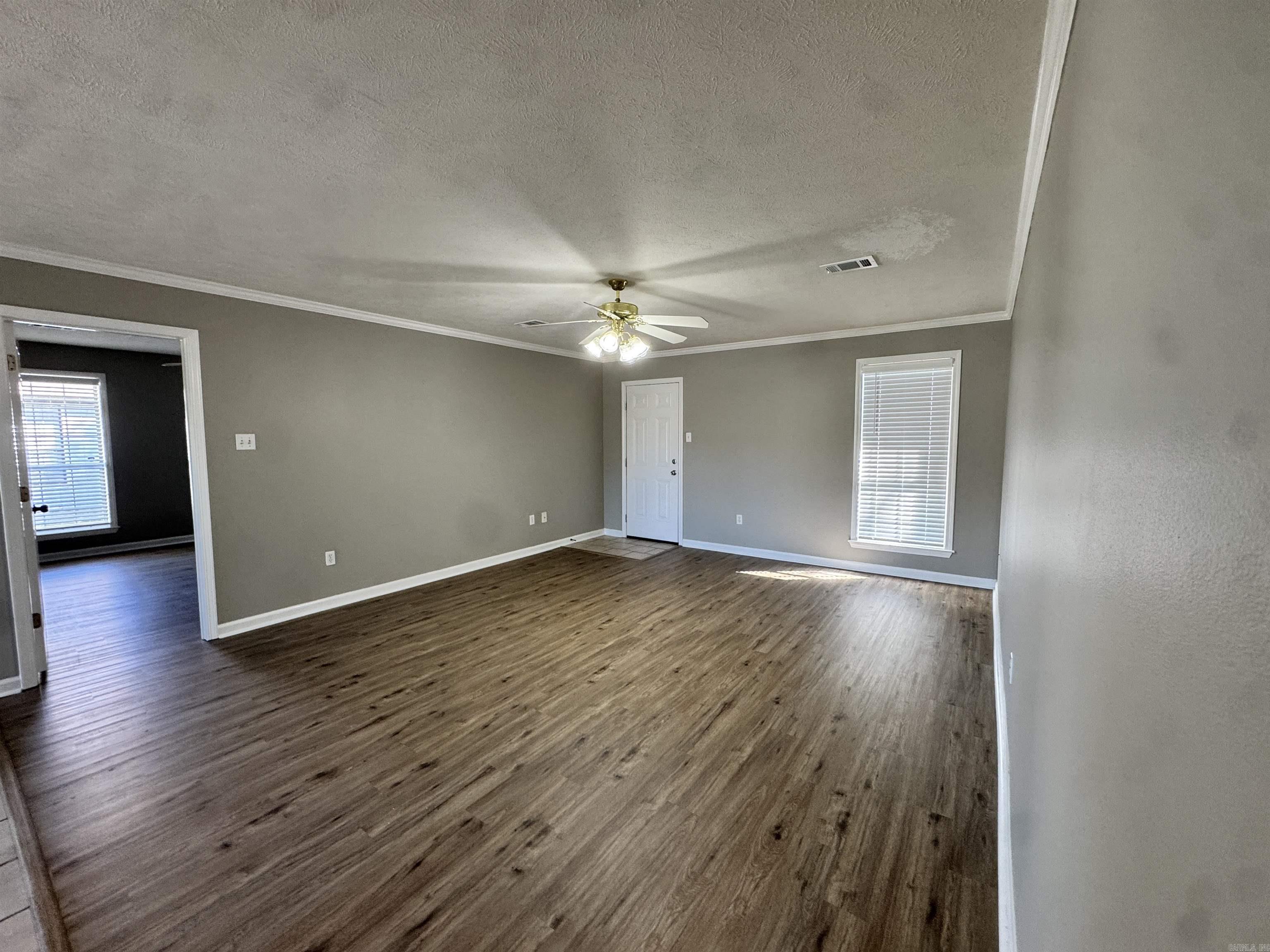 1560 Marlise Drive — photo 3
