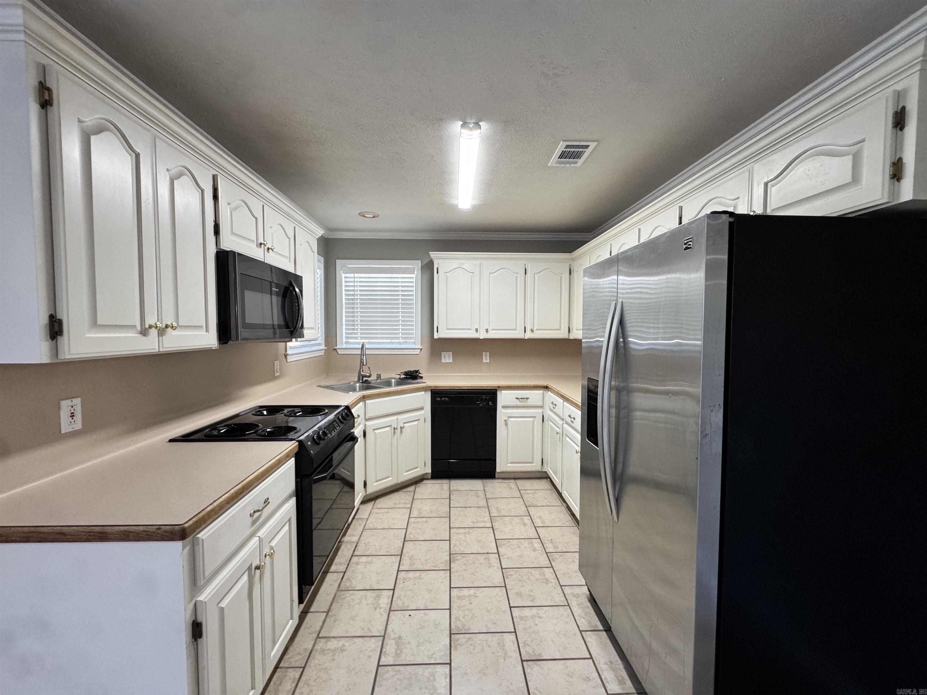 1560 Marlise Drive — photo 4