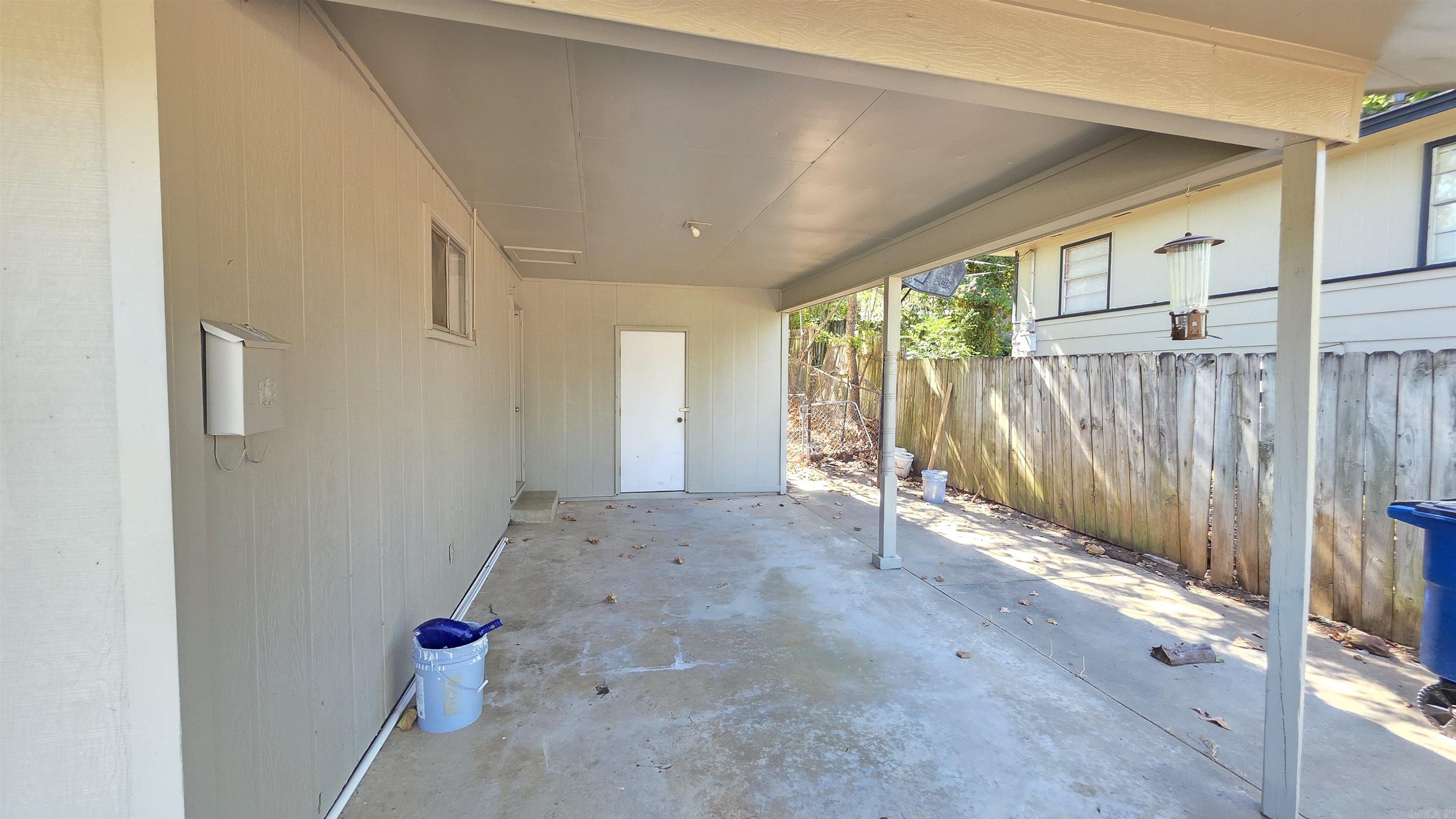 517 Libby Ln — photo 2