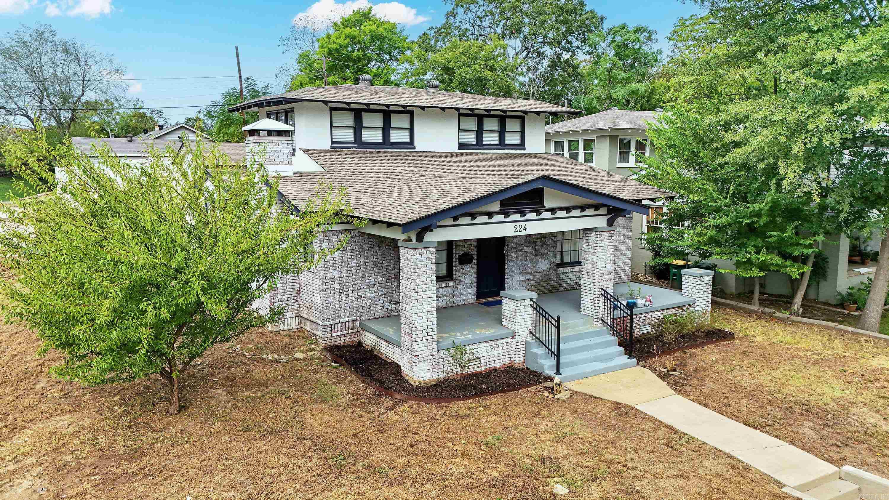 224 Johnson Street — exterior