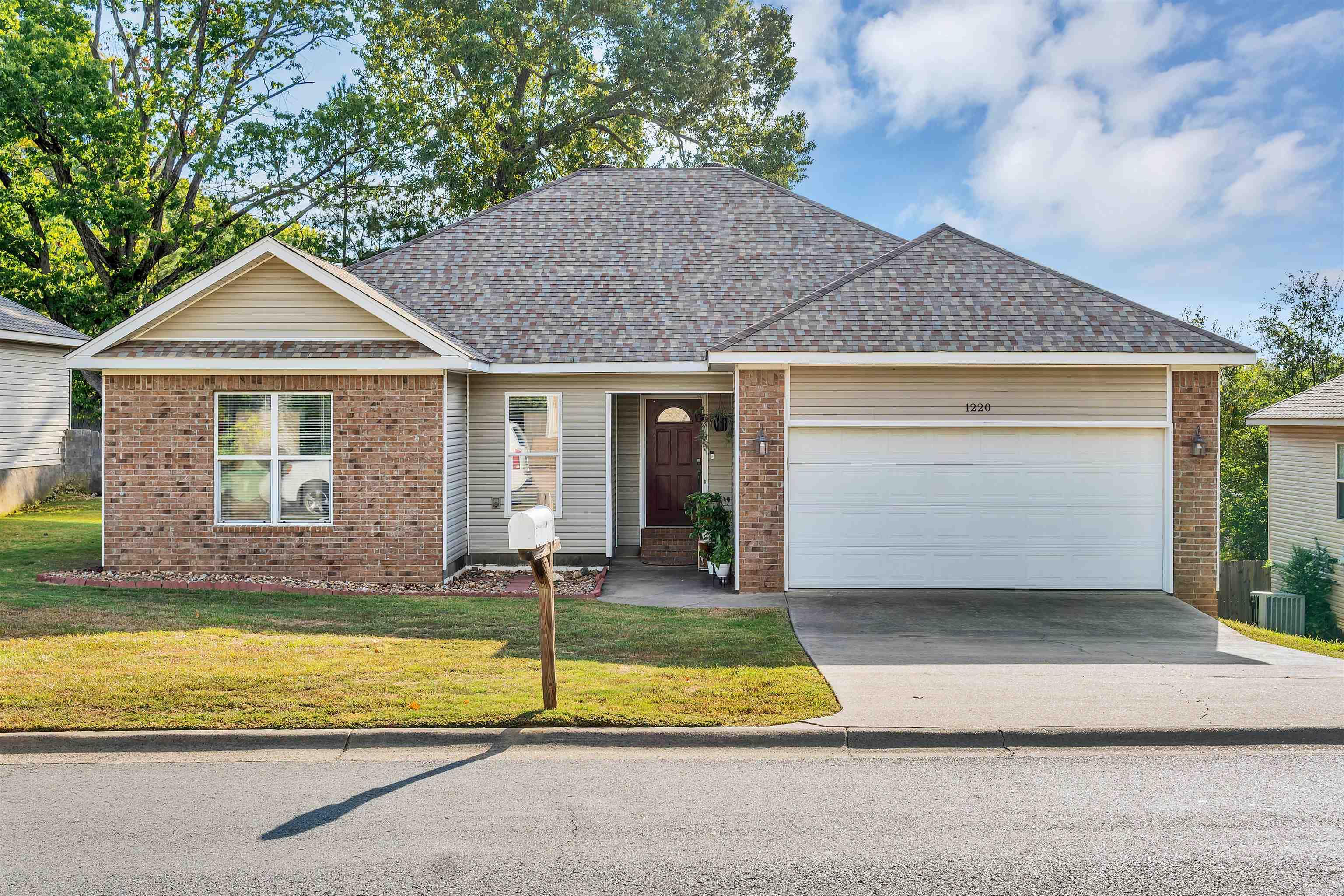 1220 S Chatfield  Benton, AR
