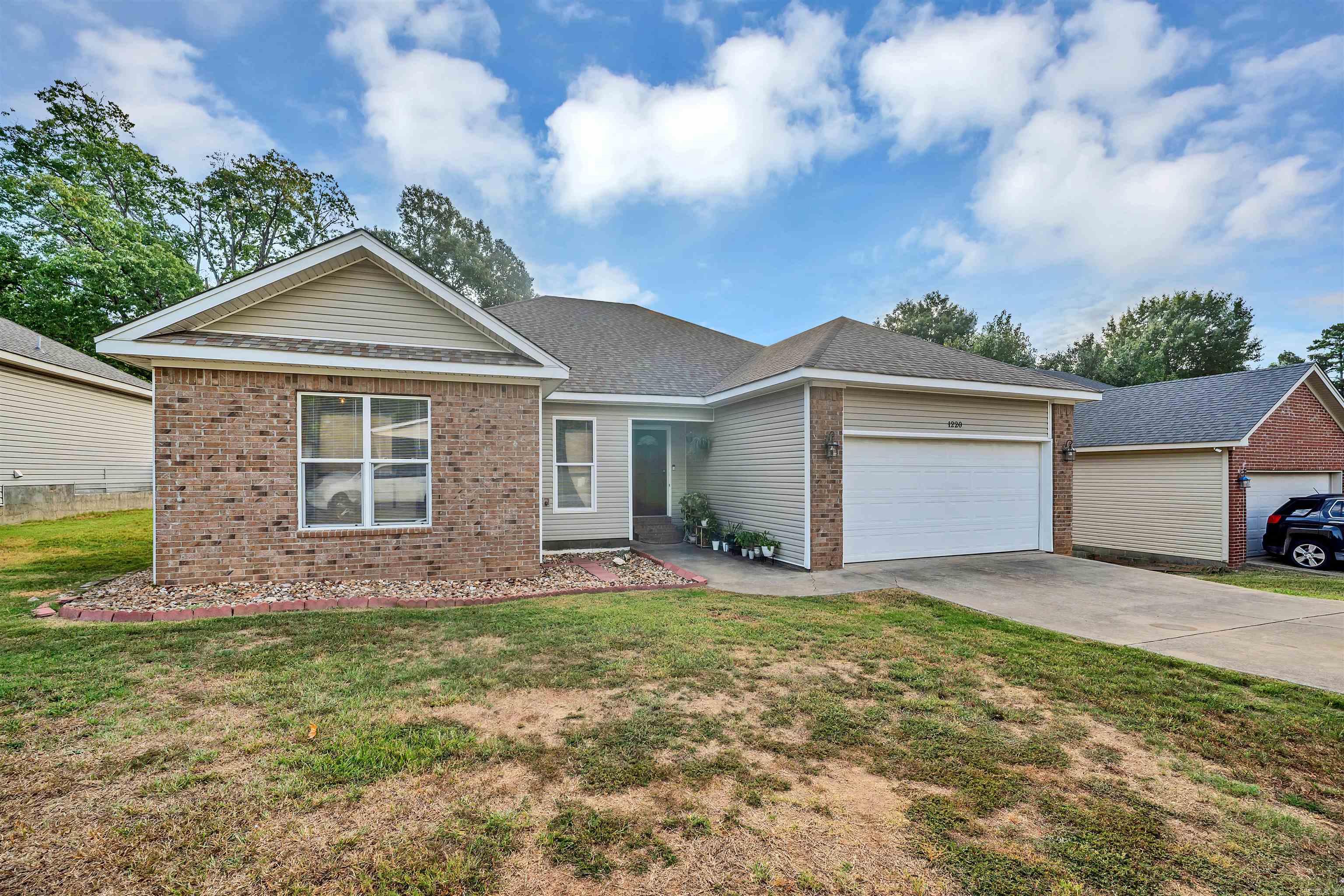 1220 S Chatfield  Benton, AR